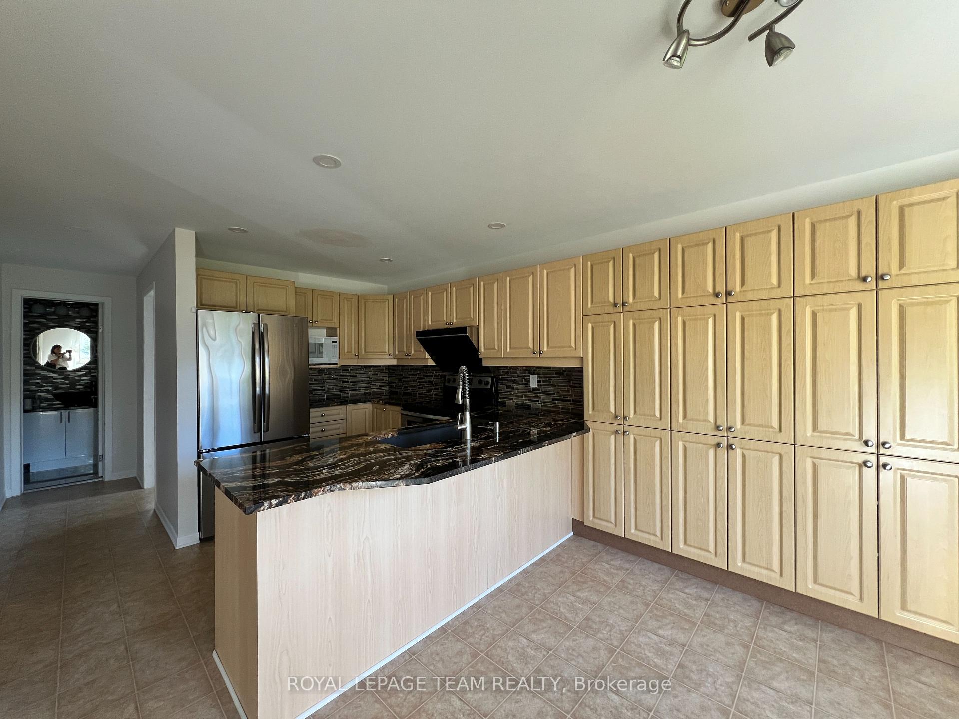 Photo 7 of 49 Farm Gate Crescent, Ottawa, Borden Farm/Stewart Farm/Carleton Heights/Parkwood Hills — HOMEH