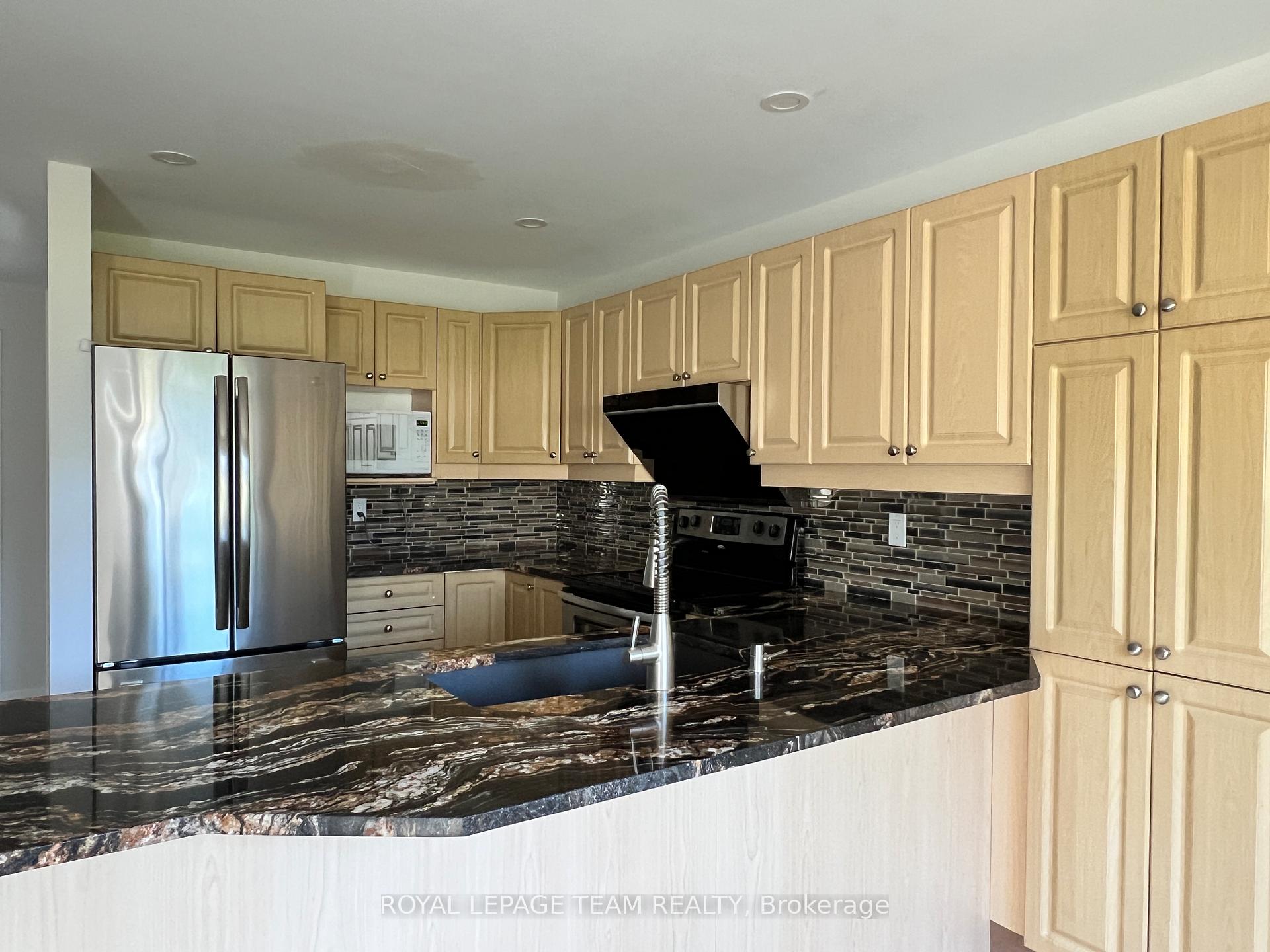 Photo 10 of 49 Farm Gate Crescent, Ottawa, Borden Farm/Stewart Farm/Carleton Heights/Parkwood Hills — HOMEH