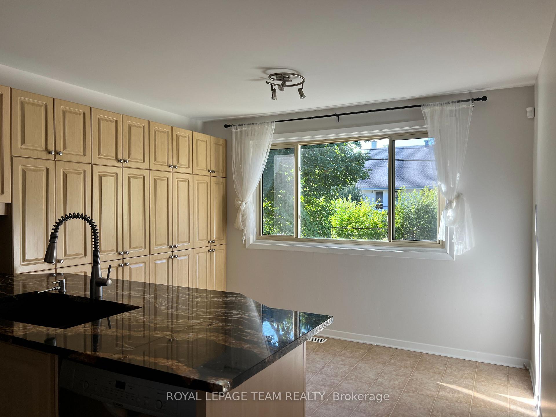 Photo 11 of 49 Farm Gate Crescent, Ottawa, Borden Farm/Stewart Farm/Carleton Heights/Parkwood Hills — HOMEH