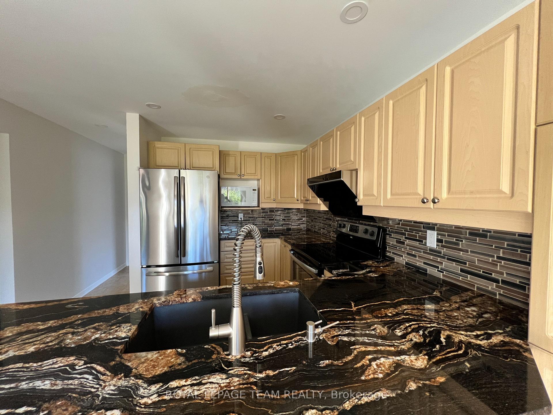 Photo 12 of 49 Farm Gate Crescent, Ottawa, Borden Farm/Stewart Farm/Carleton Heights/Parkwood Hills — HOMEH