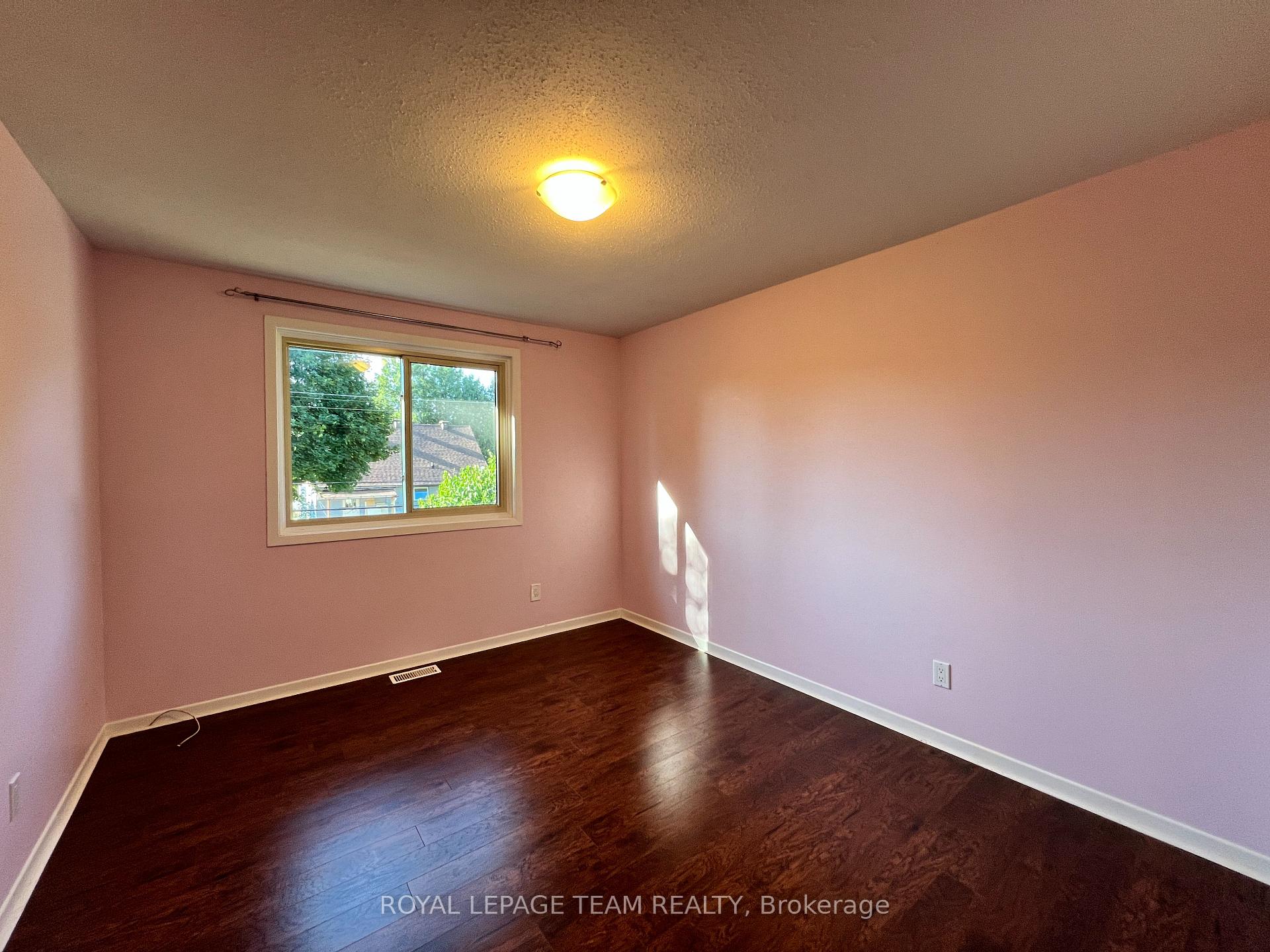 Photo 16 of 49 Farm Gate Crescent, Ottawa, Borden Farm/Stewart Farm/Carleton Heights/Parkwood Hills — HOMEH