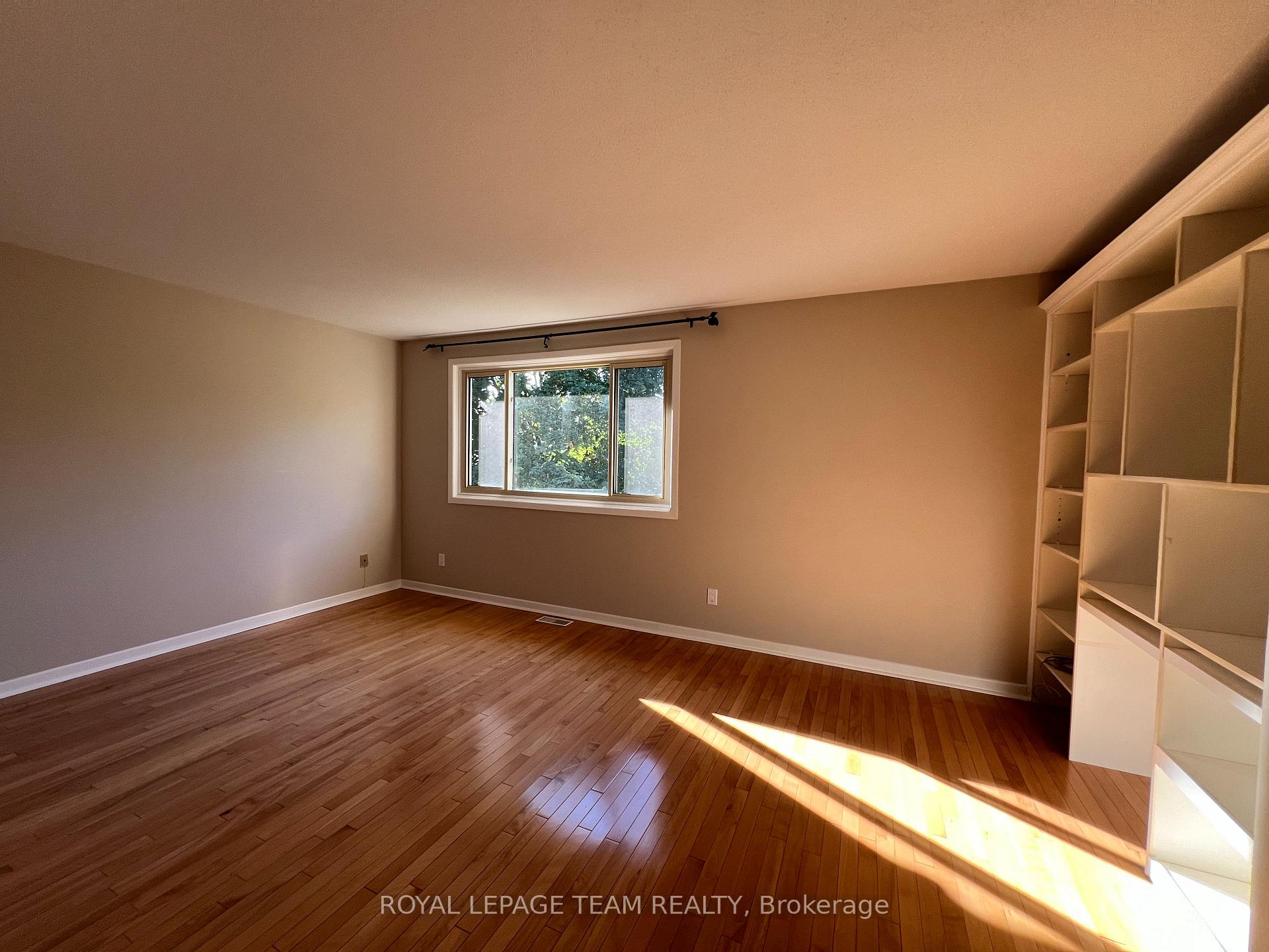 Photo 22 of 49 Farm Gate Crescent, Ottawa, Borden Farm/Stewart Farm/Carleton Heights/Parkwood Hills — HOMEH