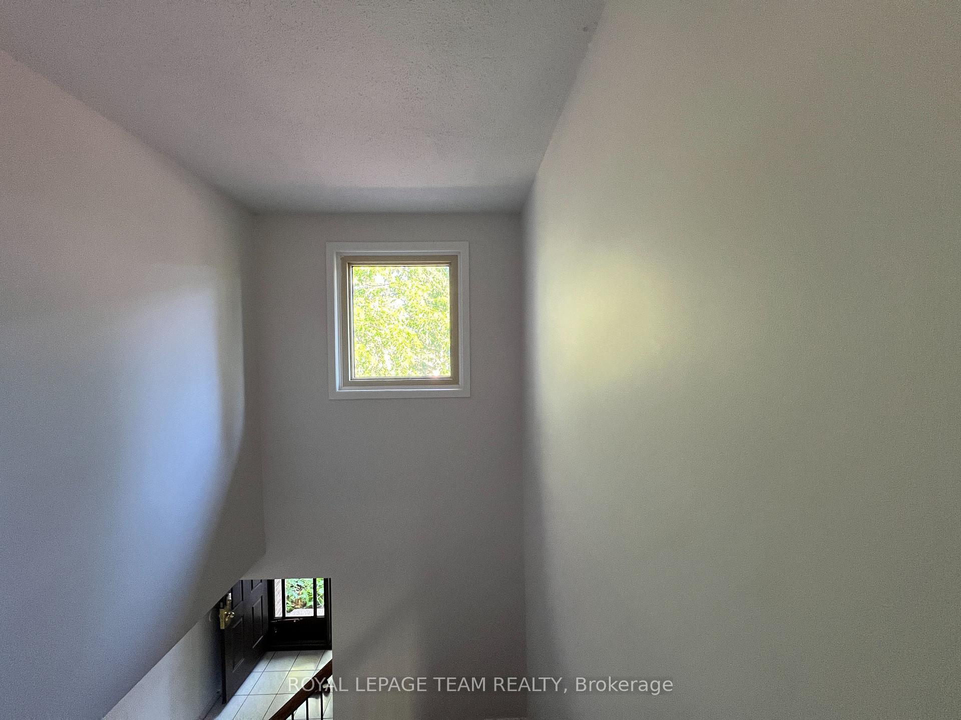 Photo 21 of 49 Farm Gate Crescent, Ottawa, Borden Farm/Stewart Farm/Carleton Heights/Parkwood Hills — HOMEH