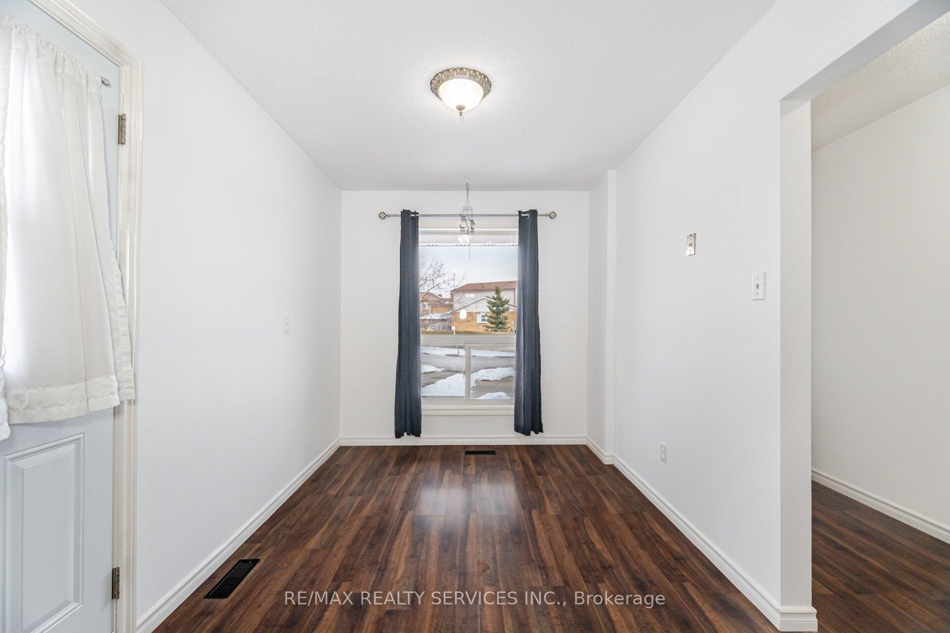 Photo 5 of 76 Simmons Boulevard, Brampton, Madoc — HOMEH
