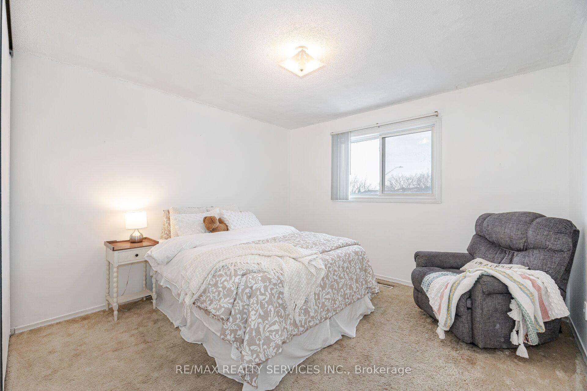 Photo 17 of 76 Simmons Boulevard, Brampton, Madoc — HOMEH