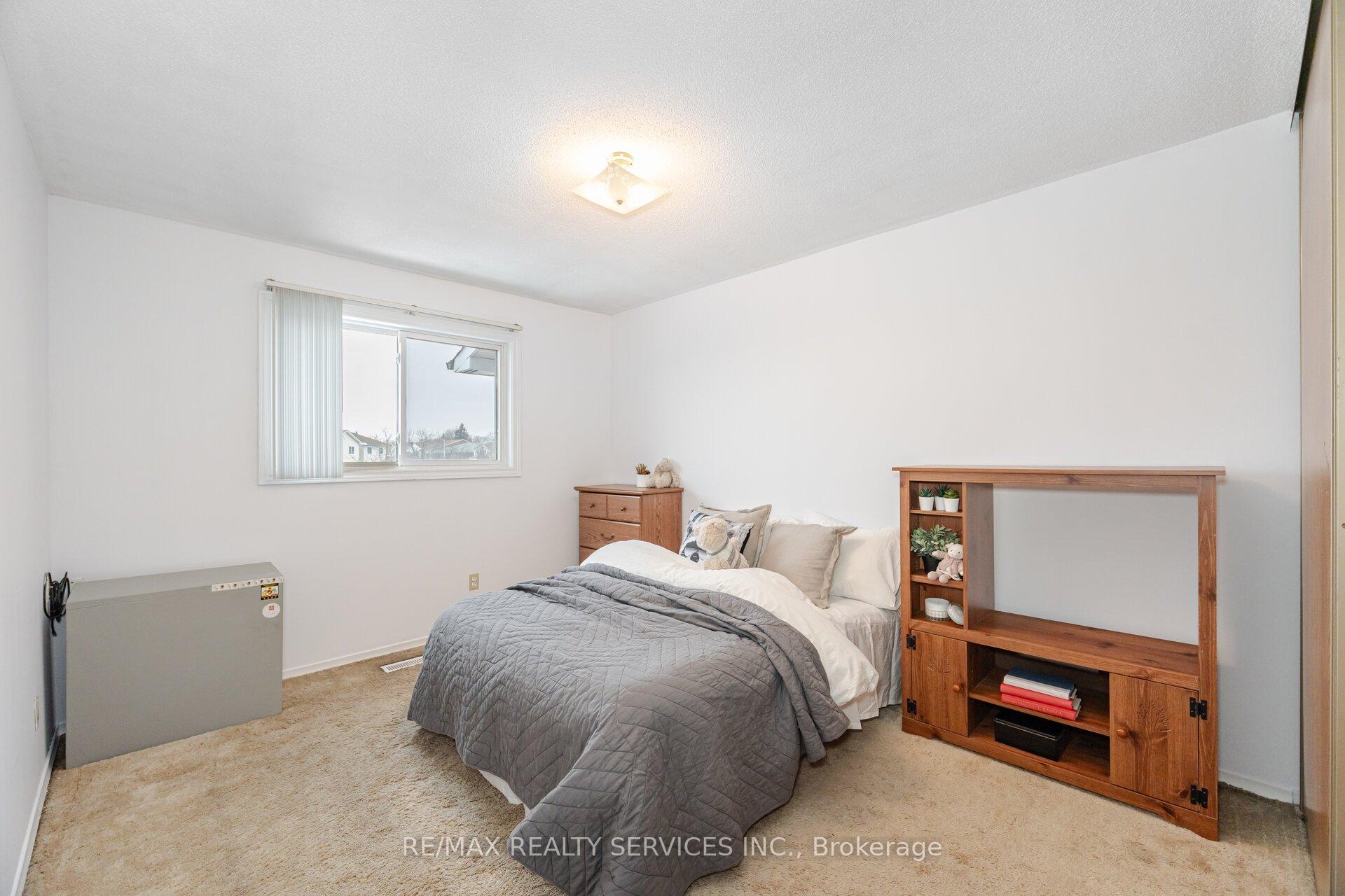 Photo 18 of 76 Simmons Boulevard, Brampton, Madoc — HOMEH