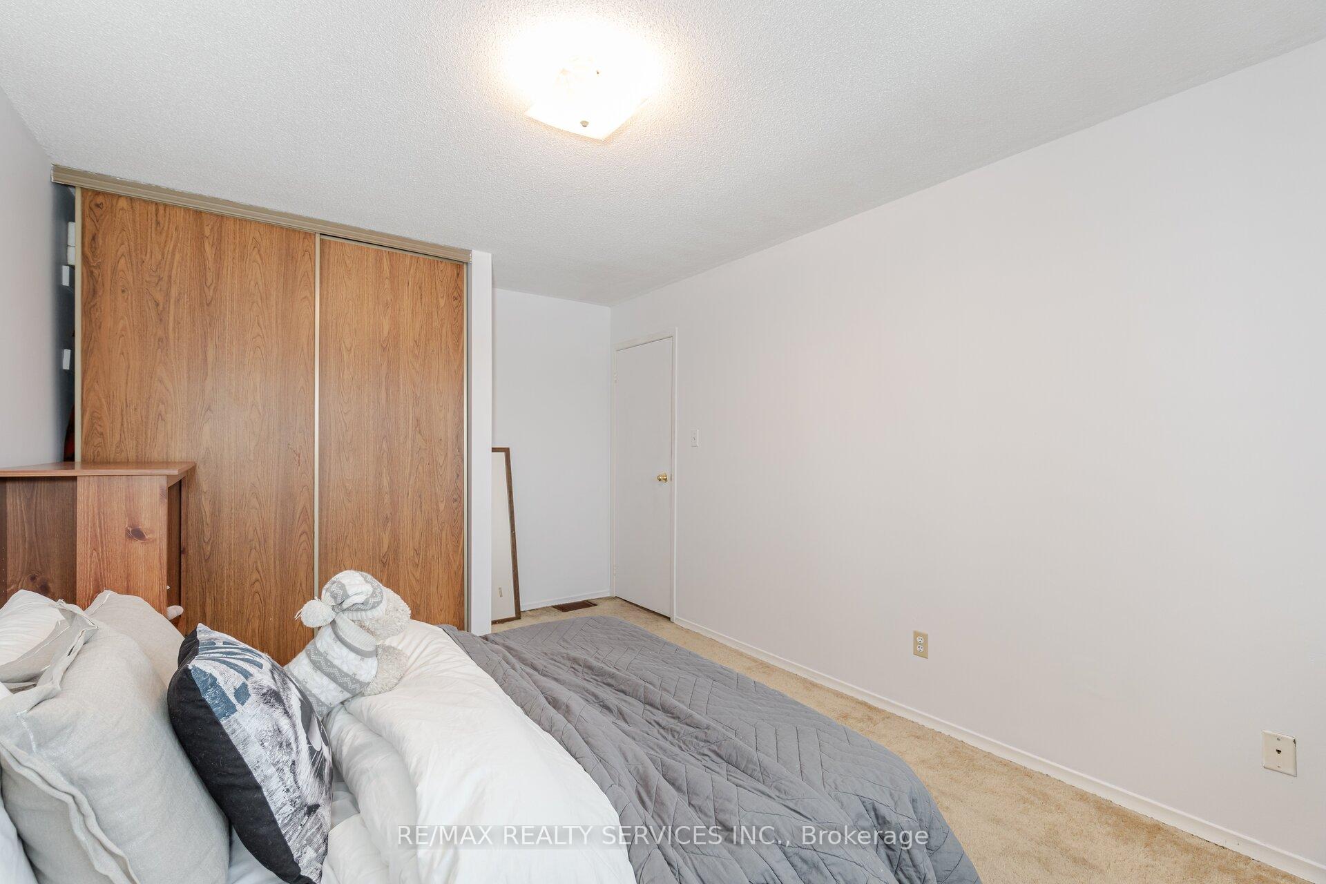Photo 19 of 76 Simmons Boulevard, Brampton, Madoc — HOMEH
