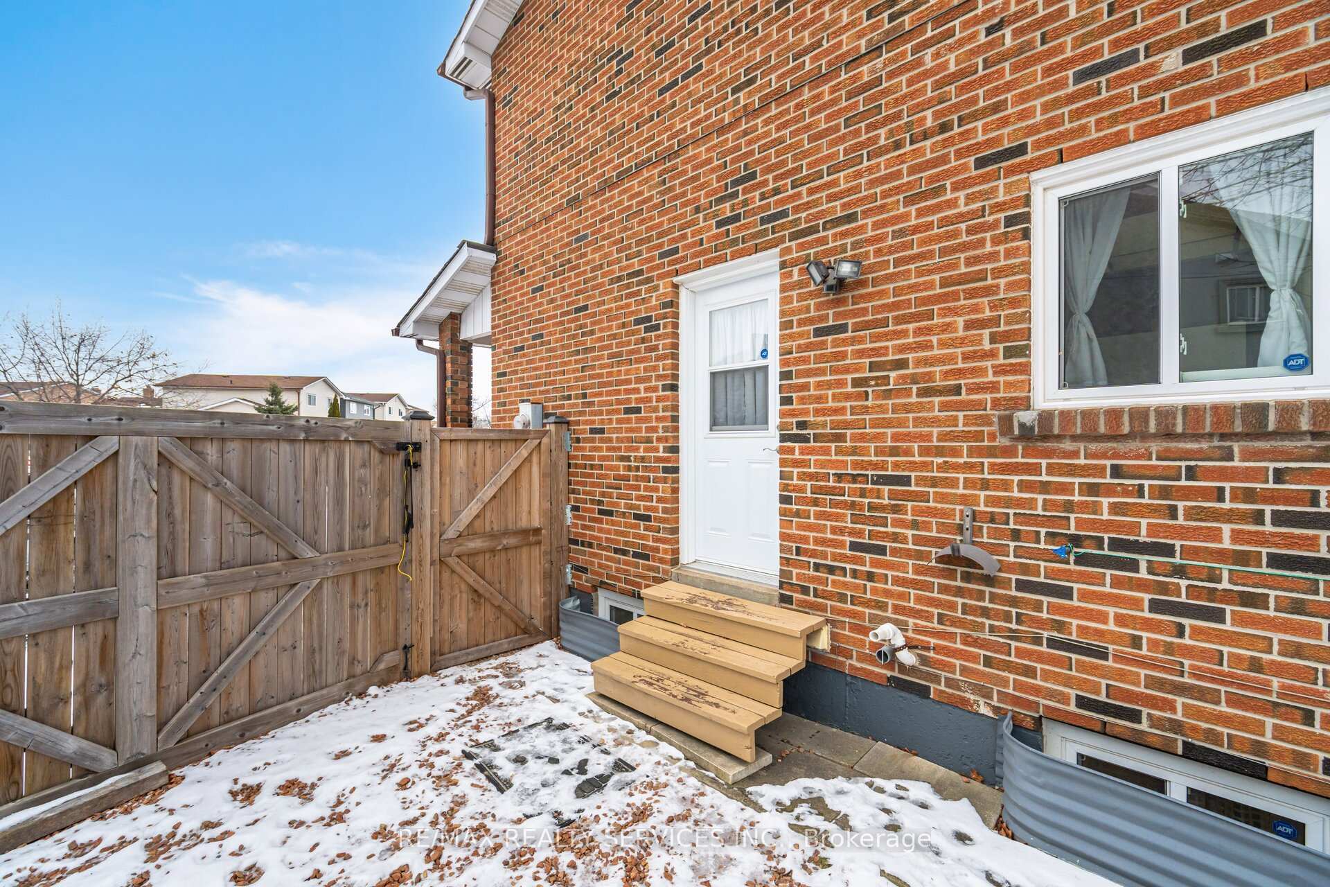 Photo 27 of 76 Simmons Boulevard, Brampton, Madoc — HOMEH