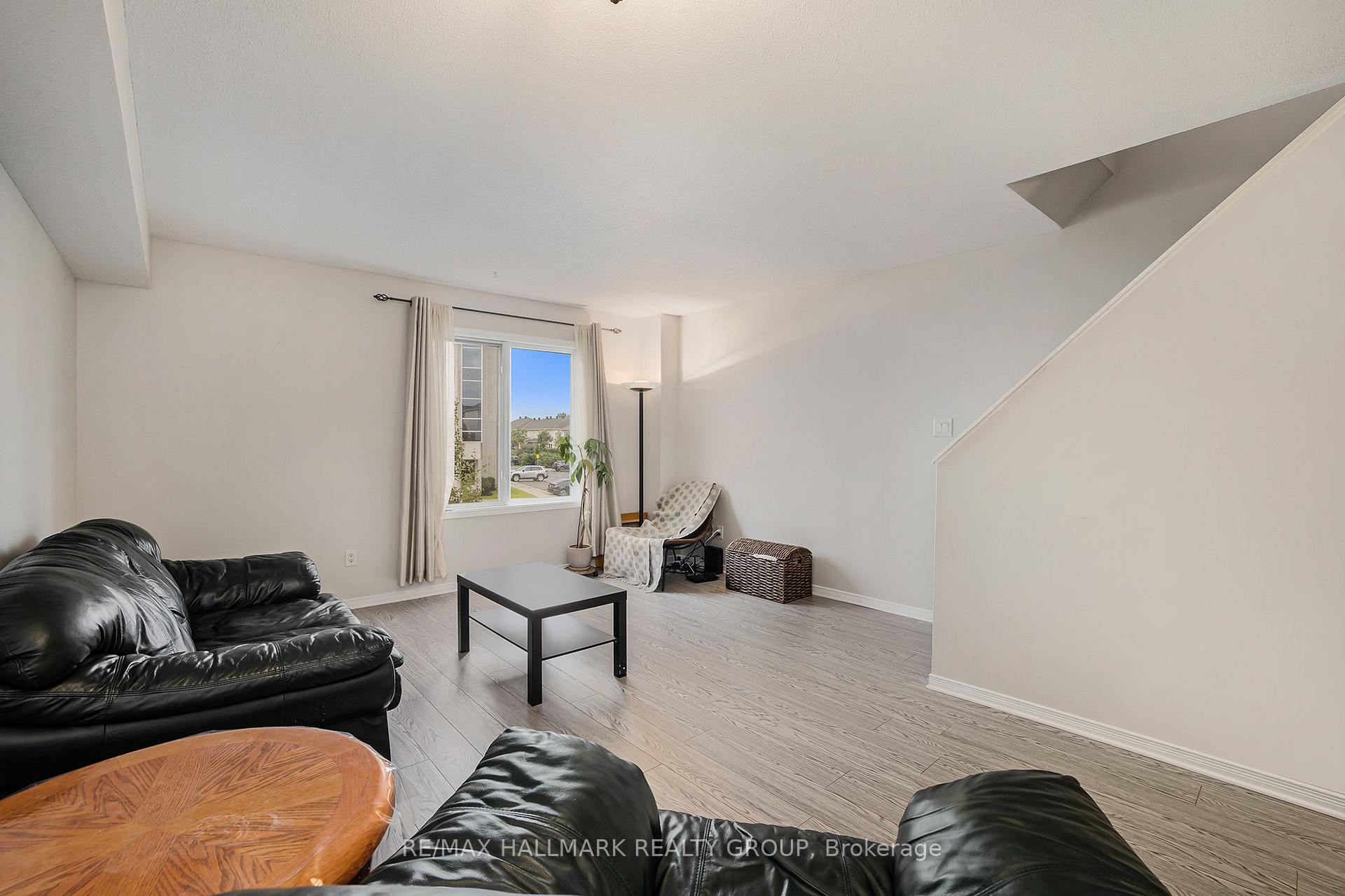 Photo 2 of 63 Manhattan Crescent, Ottawa, Central Park — HOMEH