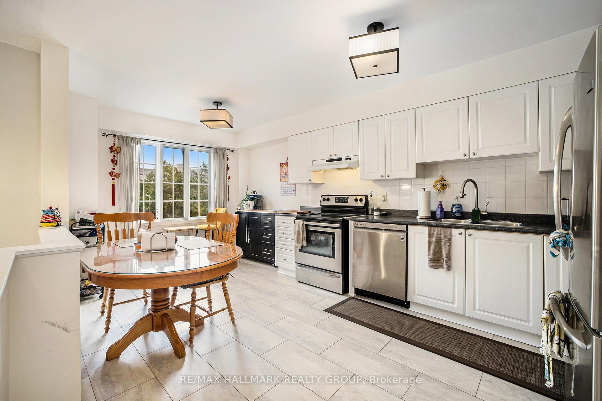 Photo 6 of 63 Manhattan Crescent, Ottawa, Central Park — HOMEH