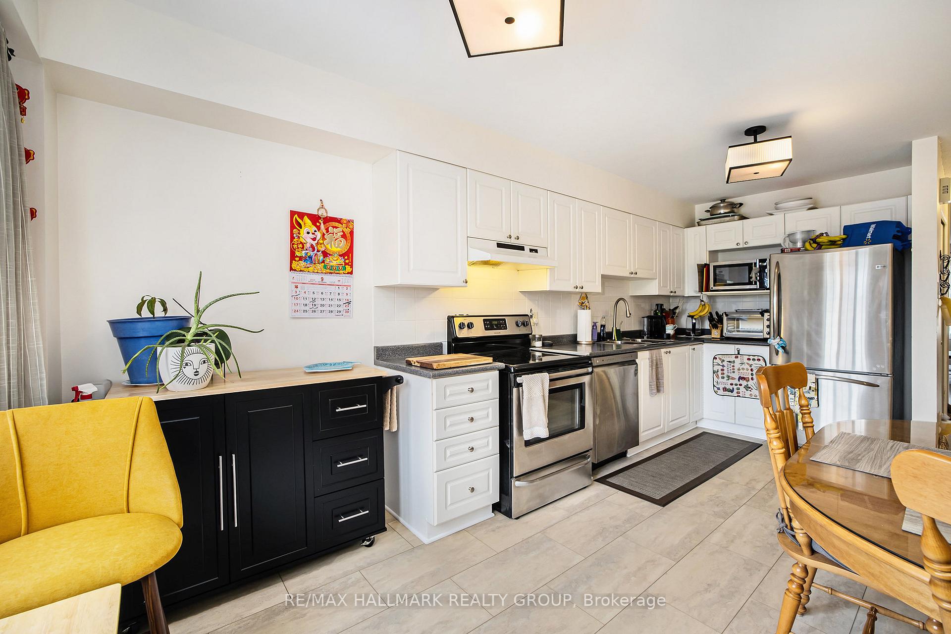 Photo 9 of 63 Manhattan Crescent, Ottawa, Central Park — HOMEH