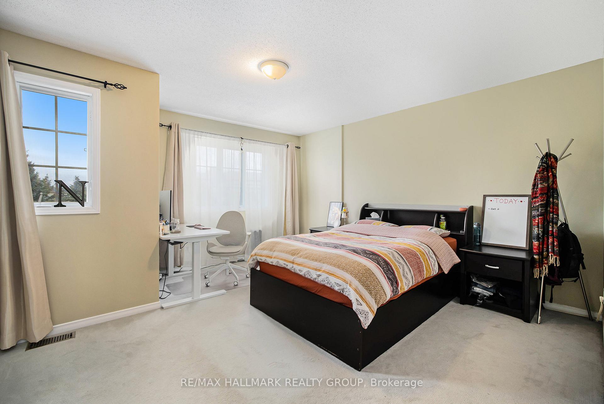 Photo 11 of 63 Manhattan Crescent, Ottawa, Central Park — HOMEH
