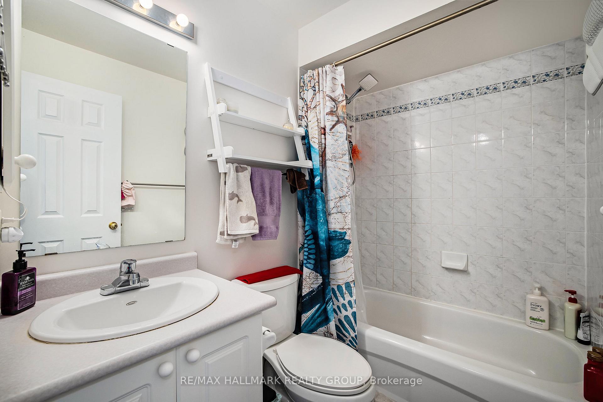 Photo 14 of 63 Manhattan Crescent, Ottawa, Central Park — HOMEH