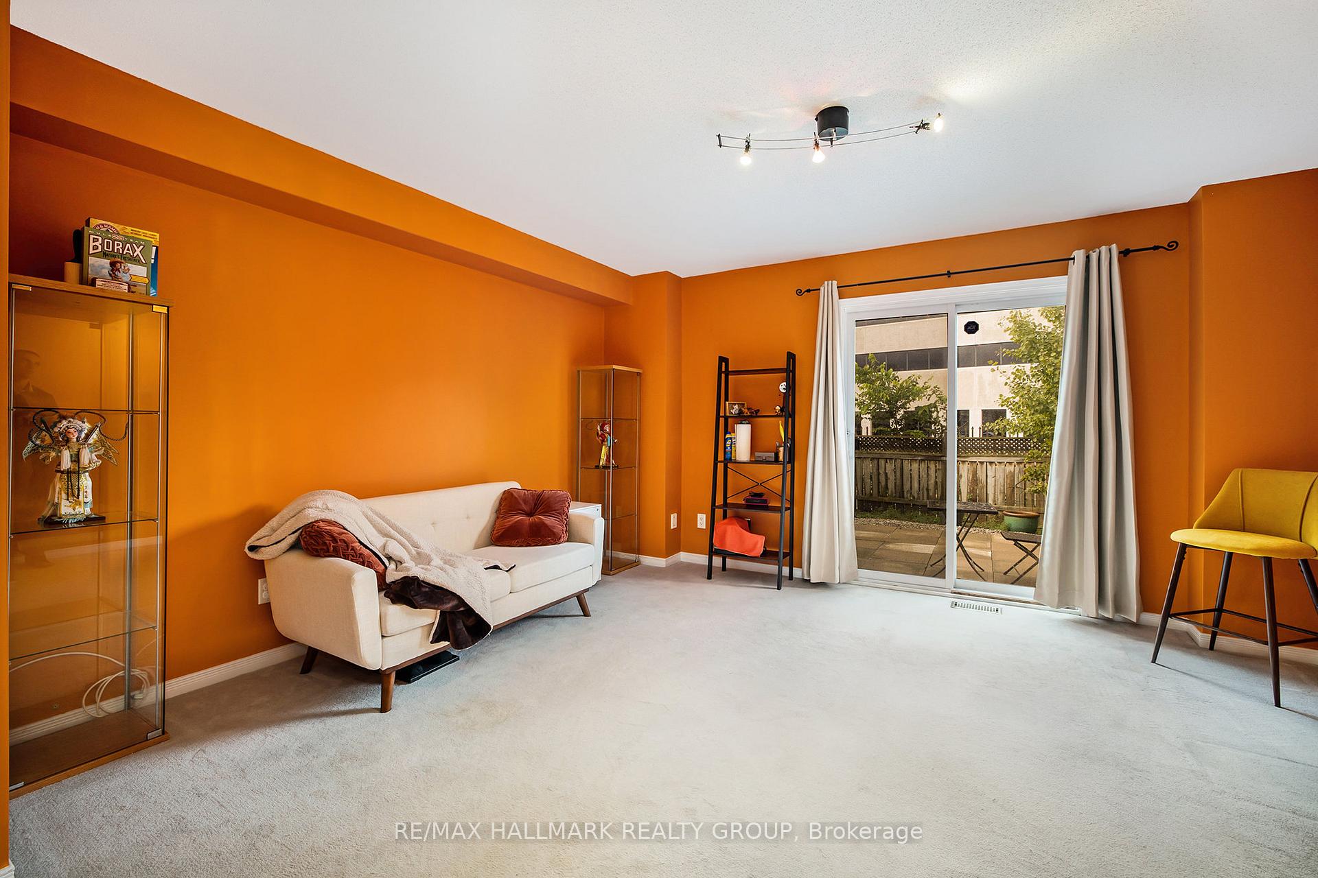 Photo 15 of 63 Manhattan Crescent, Ottawa, Central Park — HOMEH