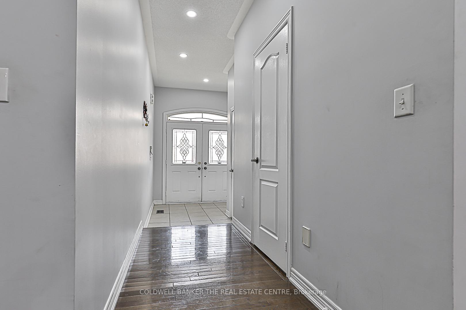 Photo 5 of 43 Crystalview Crescent, Brampton, Bram East — HOMEH