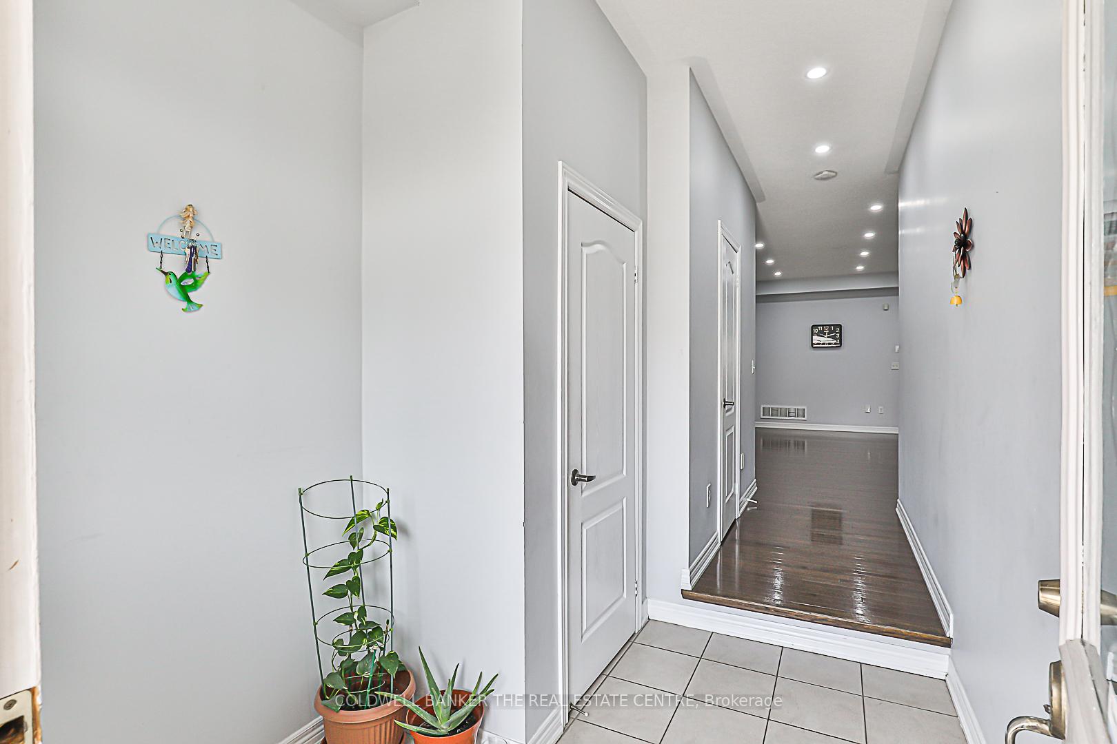 Photo 6 of 43 Crystalview Crescent, Brampton, Bram East — HOMEH