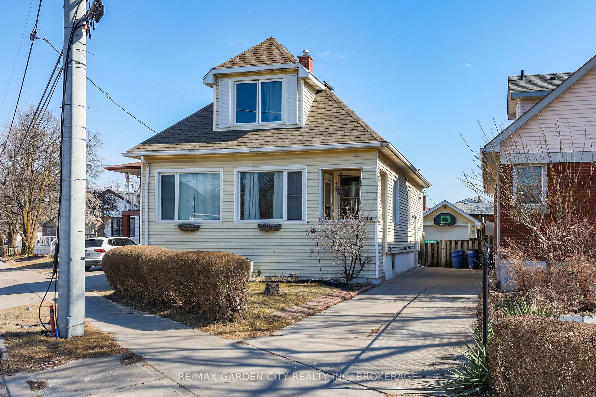 Front of 244 Niagara Street