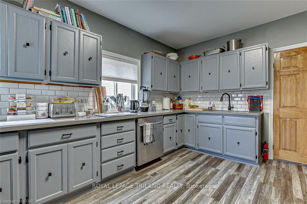 Photo 10 of 126 Inkerman Street, St. Thomas — HOMEH