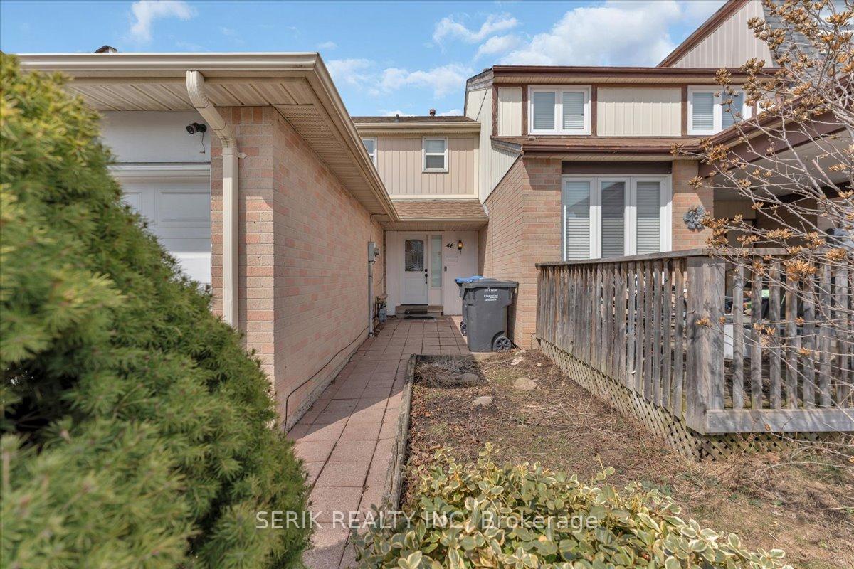 Photo 3 of 46 Primrose Crescent, Brampton, Heart Lake West — HOMEH