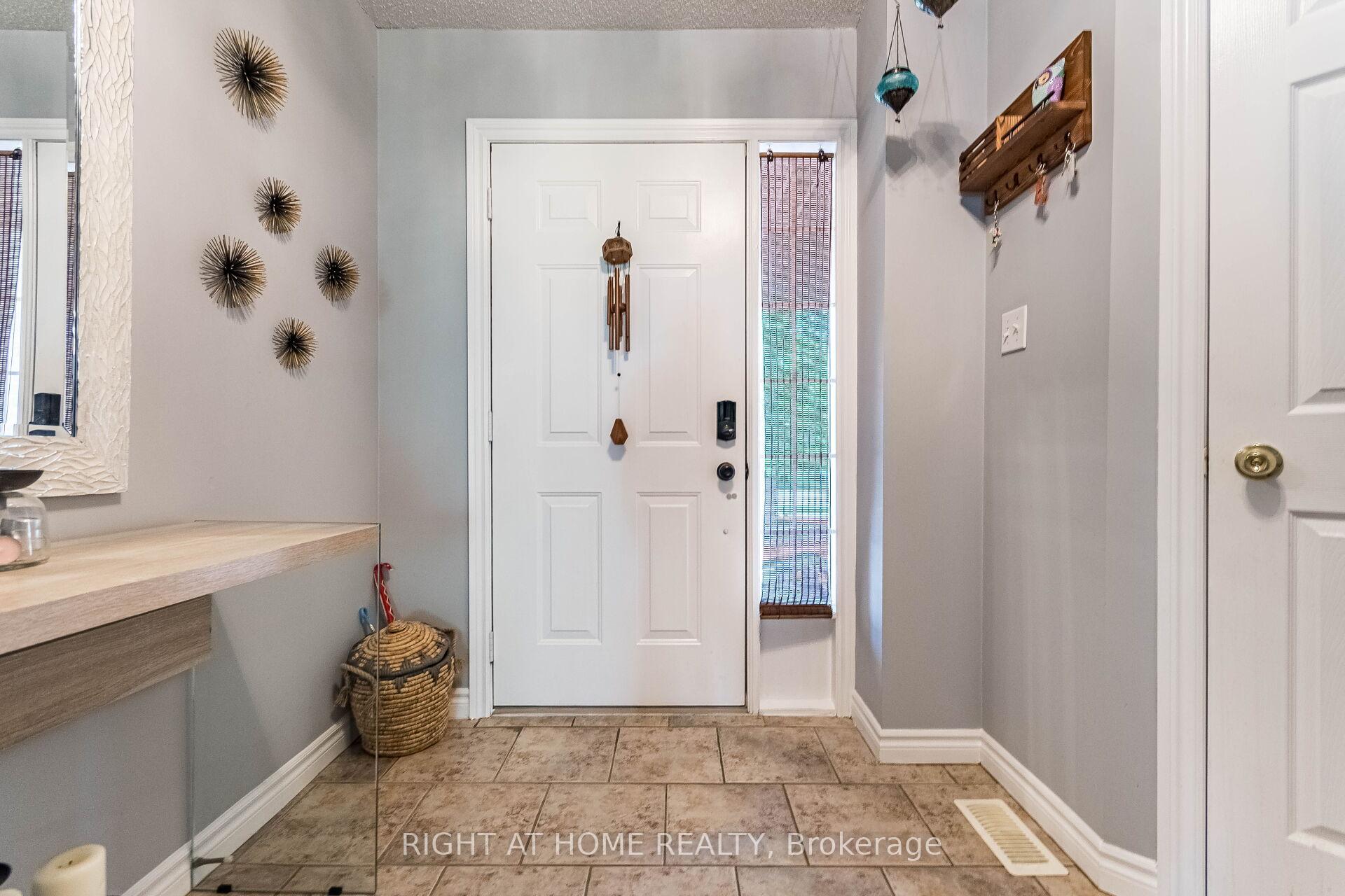 Photo 3 of 64 Solsbury Crescent, Hamilton, Mount Hope — HOMEH