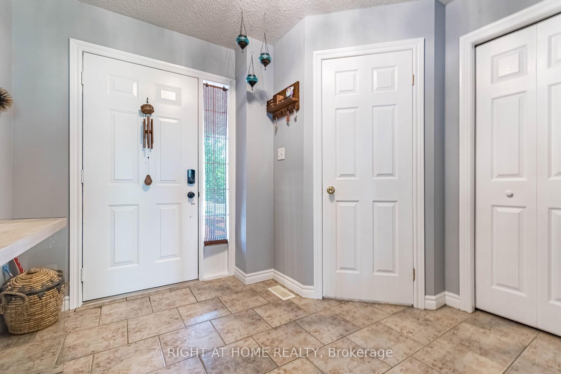 Photo 4 of 64 Solsbury Crescent, Hamilton, Mount Hope — HOMEH