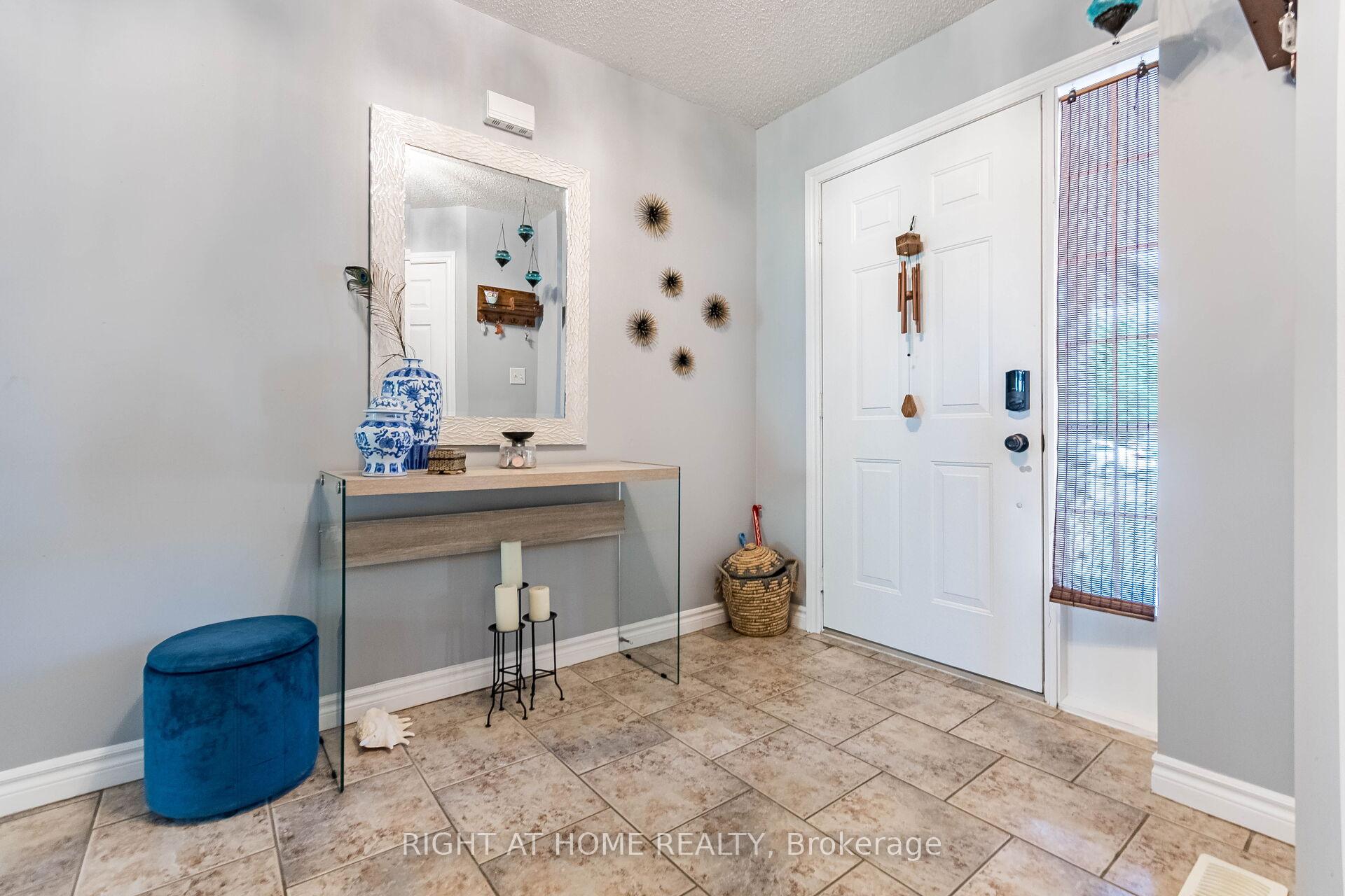 Photo 5 of 64 Solsbury Crescent, Hamilton, Mount Hope — HOMEH