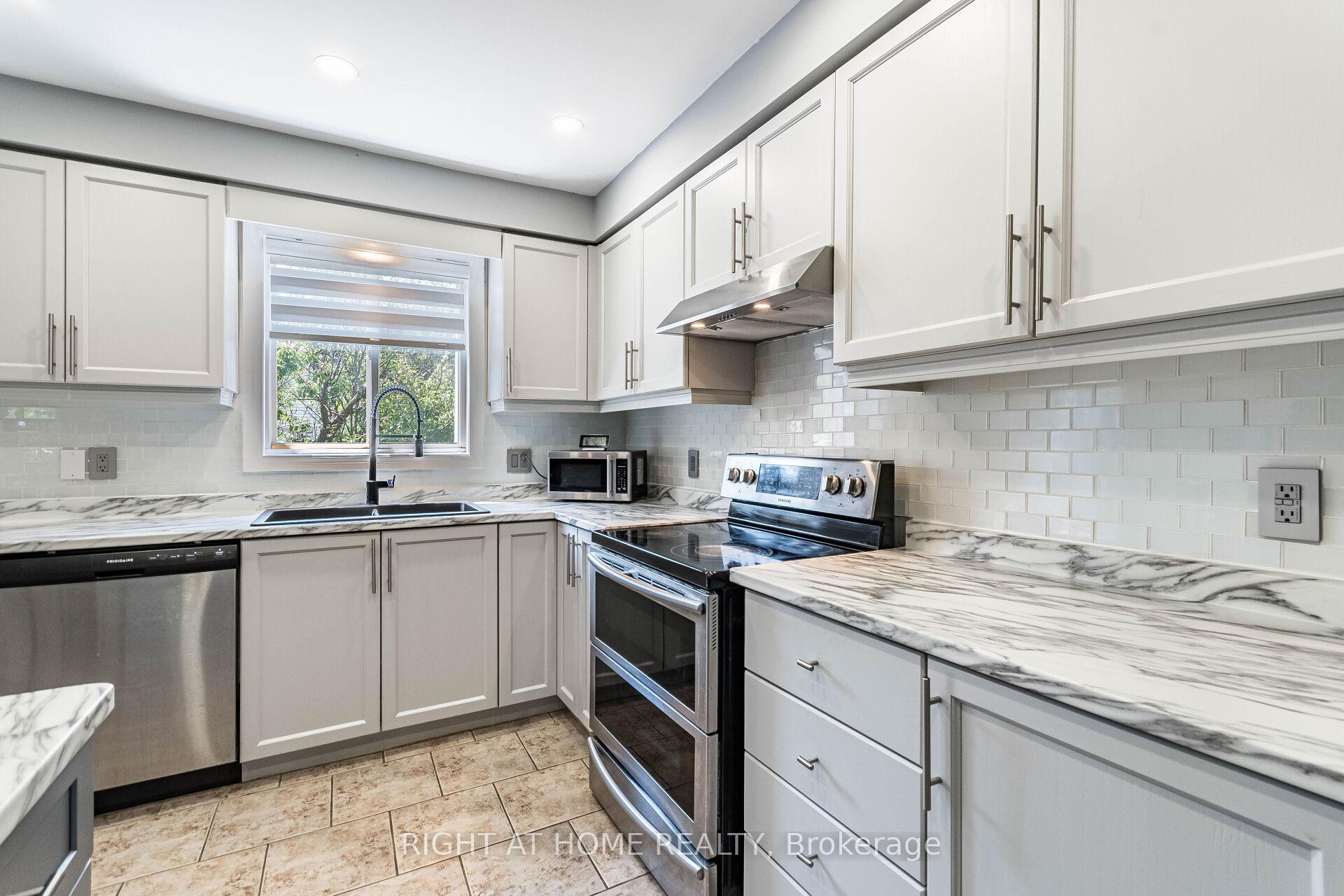 Photo 11 of 64 Solsbury Crescent, Hamilton, Mount Hope — HOMEH