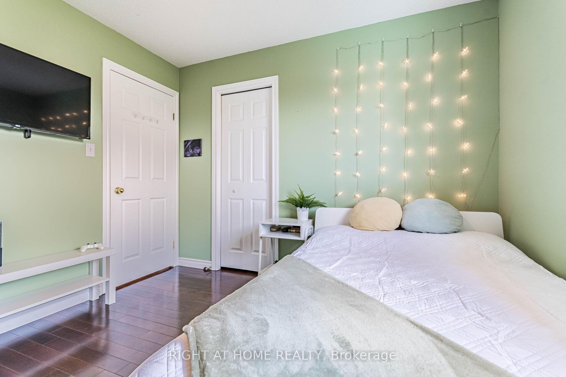 Photo 23 of 64 Solsbury Crescent, Hamilton, Mount Hope — HOMEH