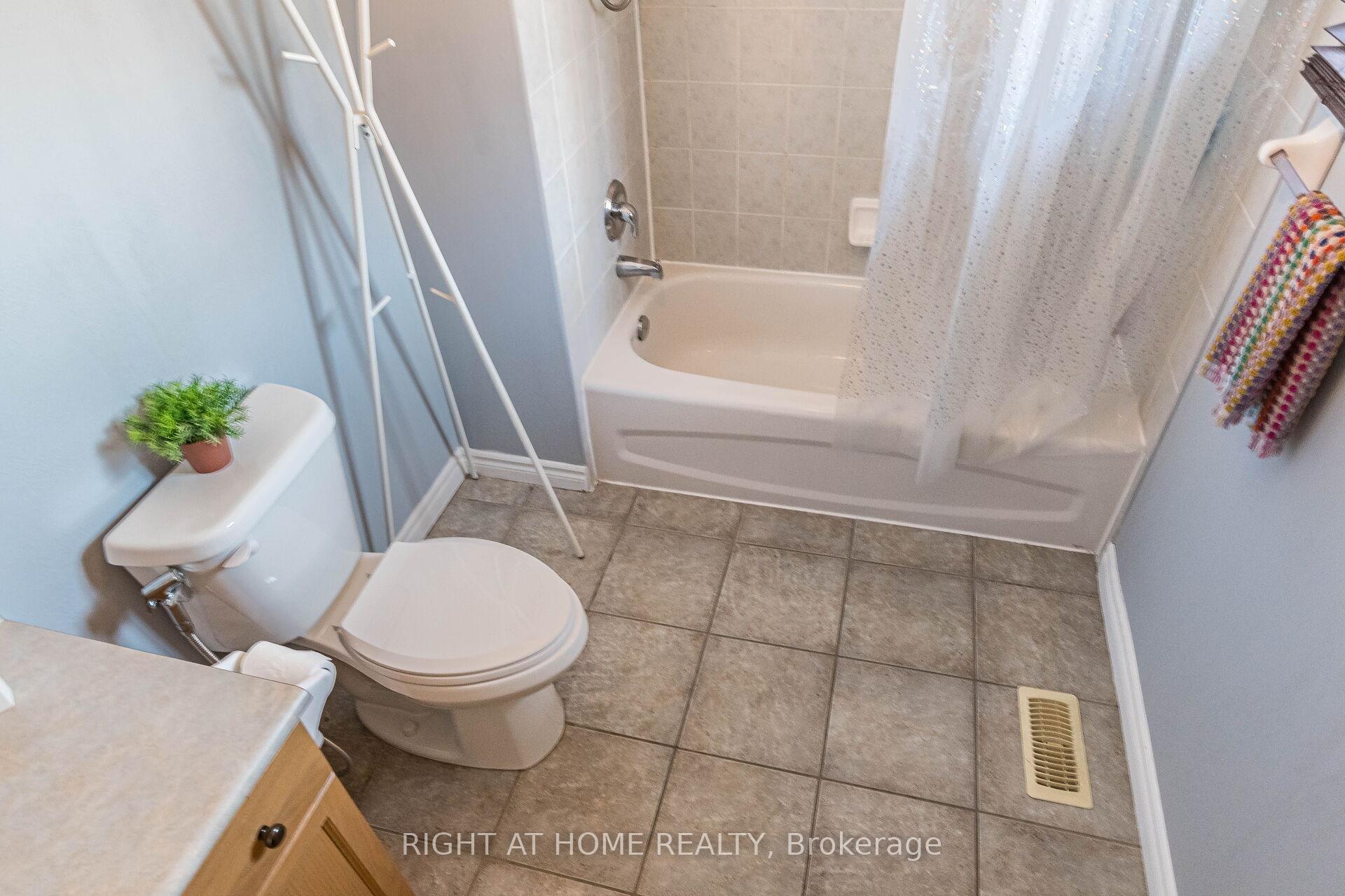 Photo 30 of 64 Solsbury Crescent, Hamilton, Mount Hope — HOMEH