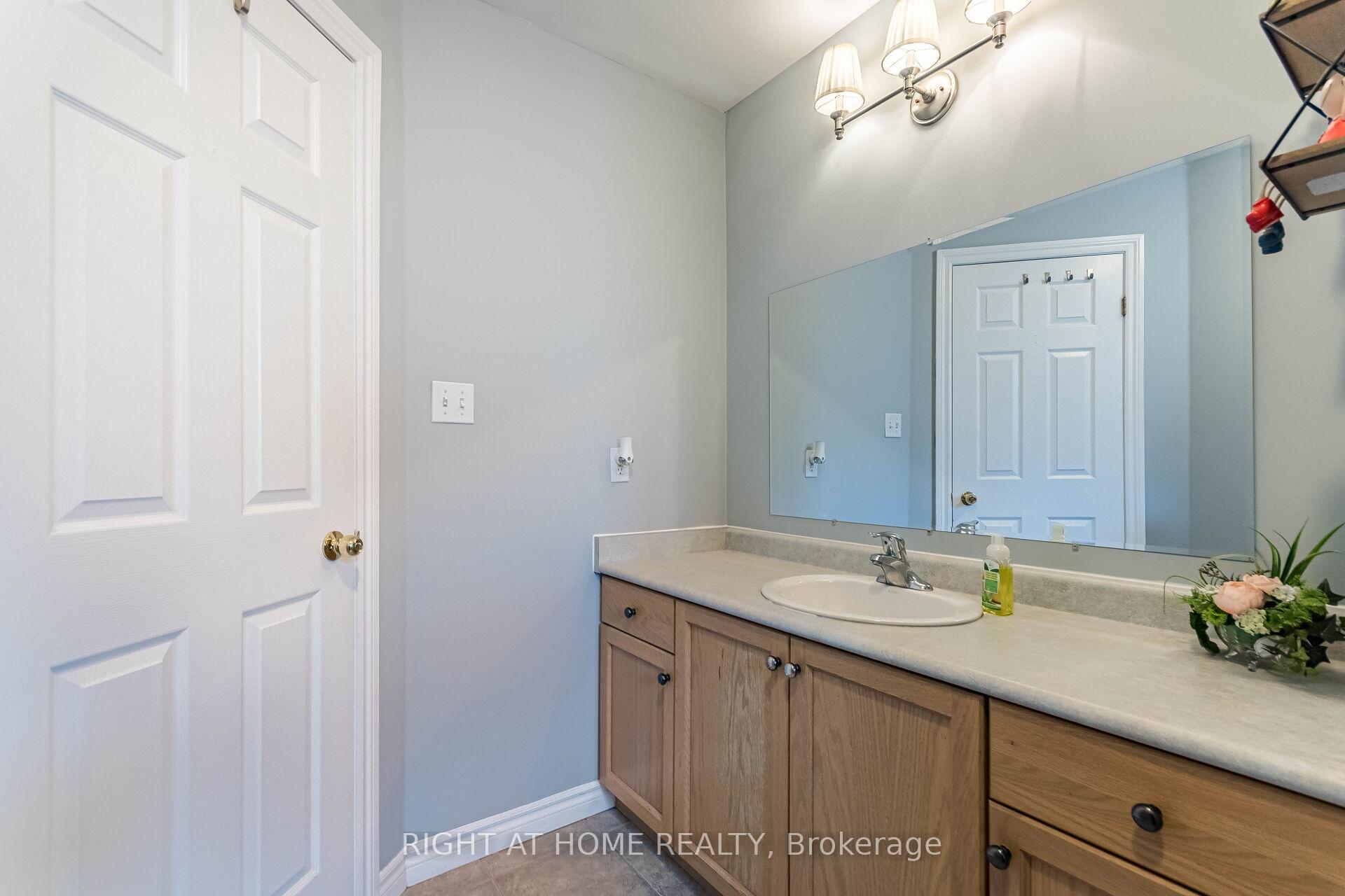 Photo 32 of 64 Solsbury Crescent, Hamilton, Mount Hope — HOMEH