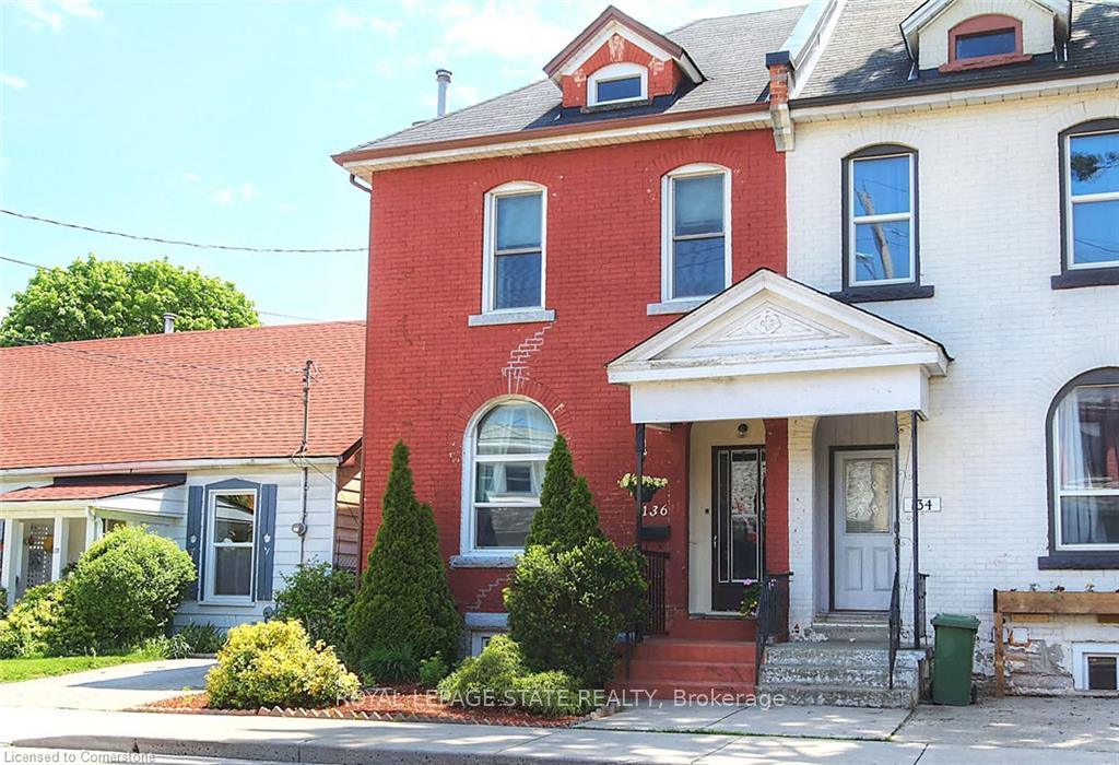 Front of 136 Dundurn Street N