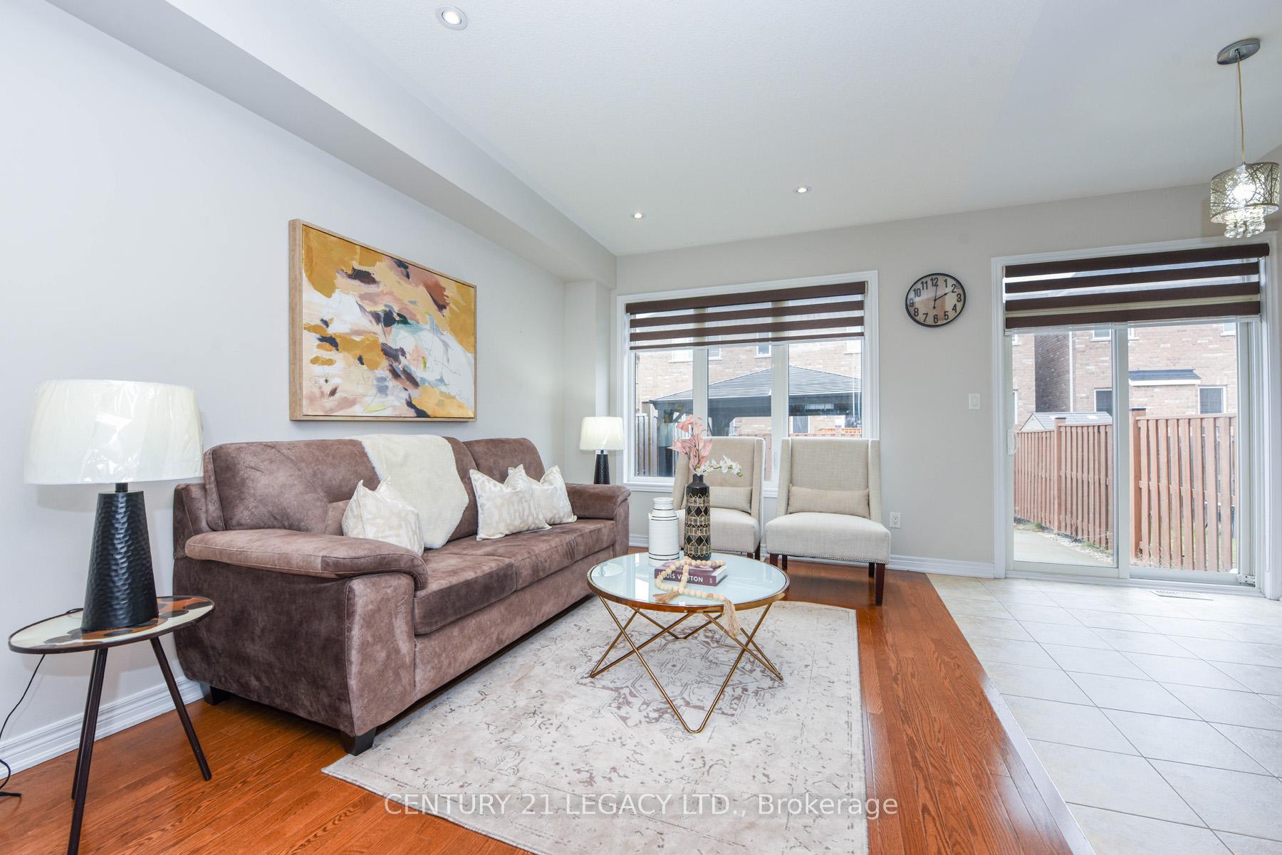 Photo 10 of 13 Seedland Crescent, Brampton, Sandringham-Wellington — HOMEH