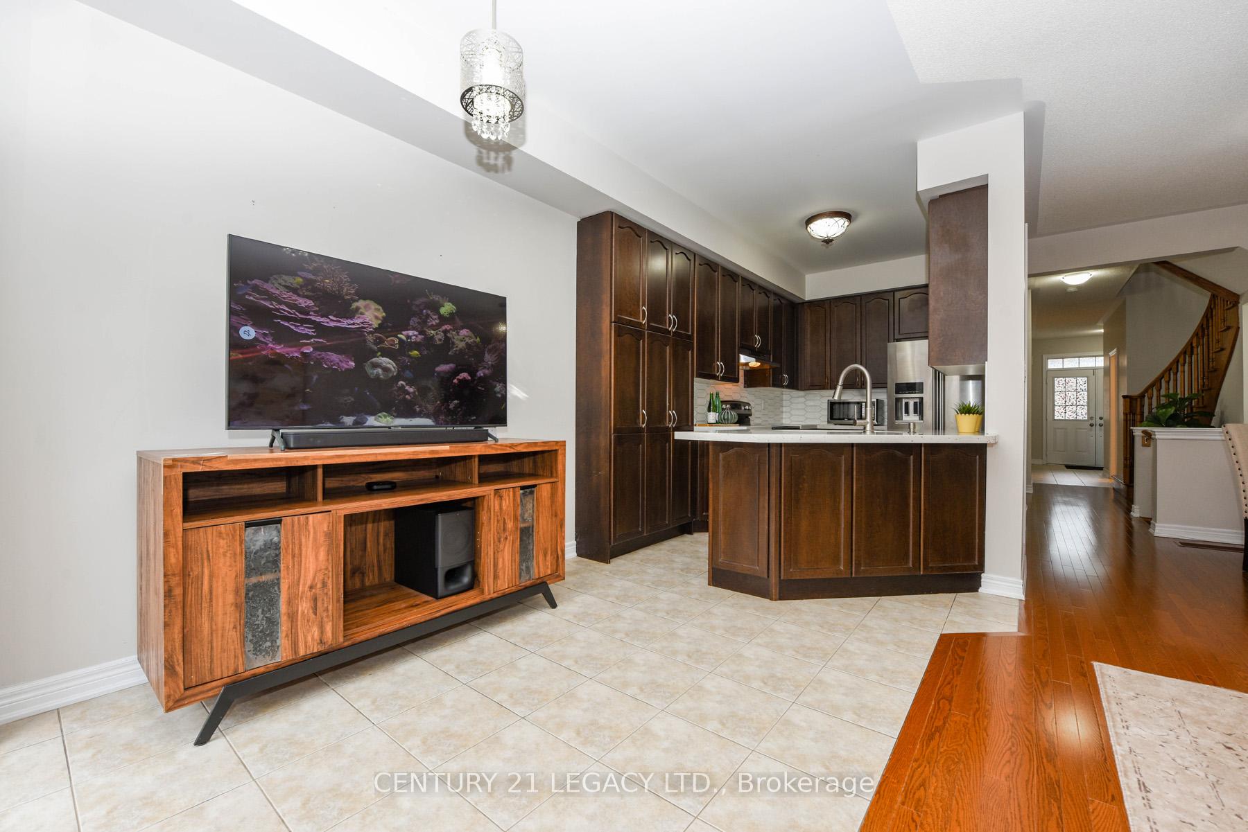 Photo 12 of 13 Seedland Crescent, Brampton, Sandringham-Wellington — HOMEH