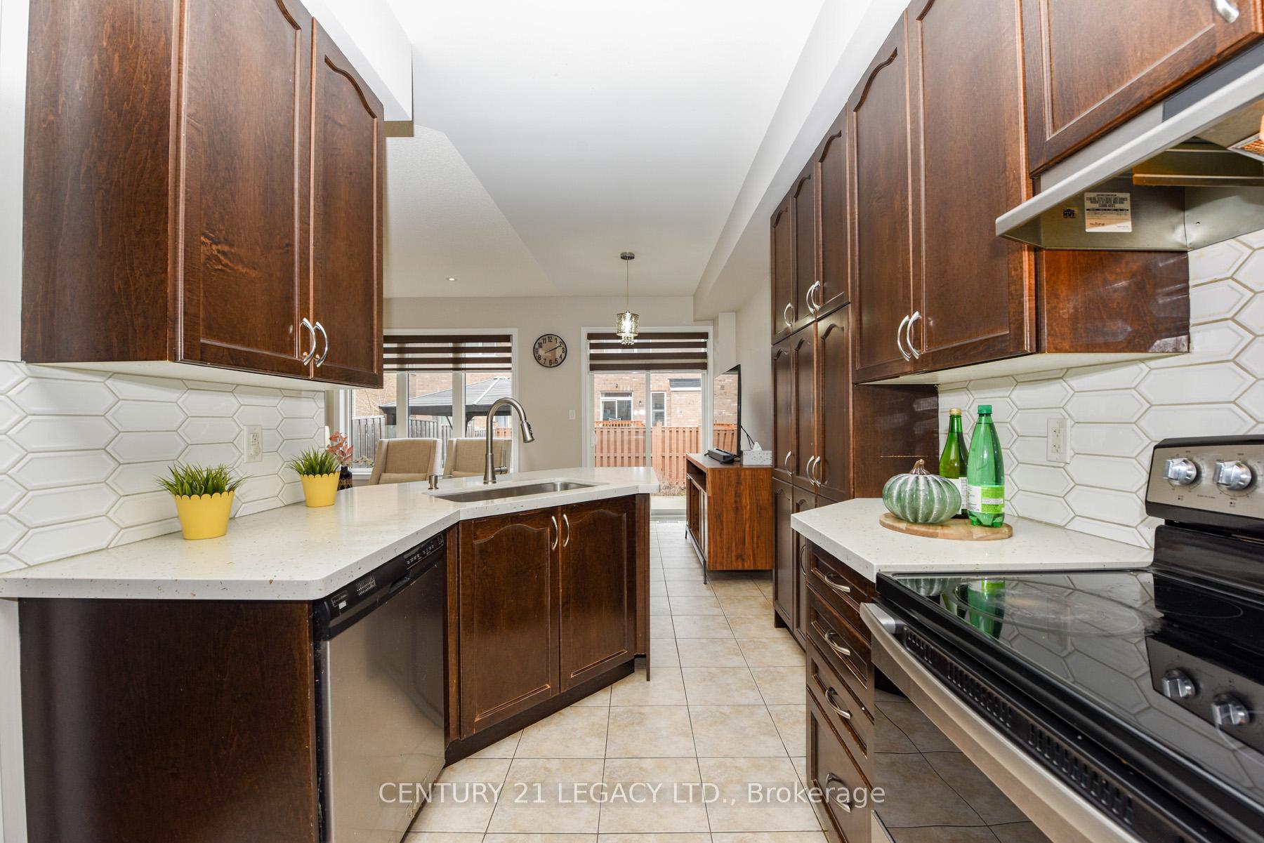 Photo 15 of 13 Seedland Crescent, Brampton, Sandringham-Wellington — HOMEH