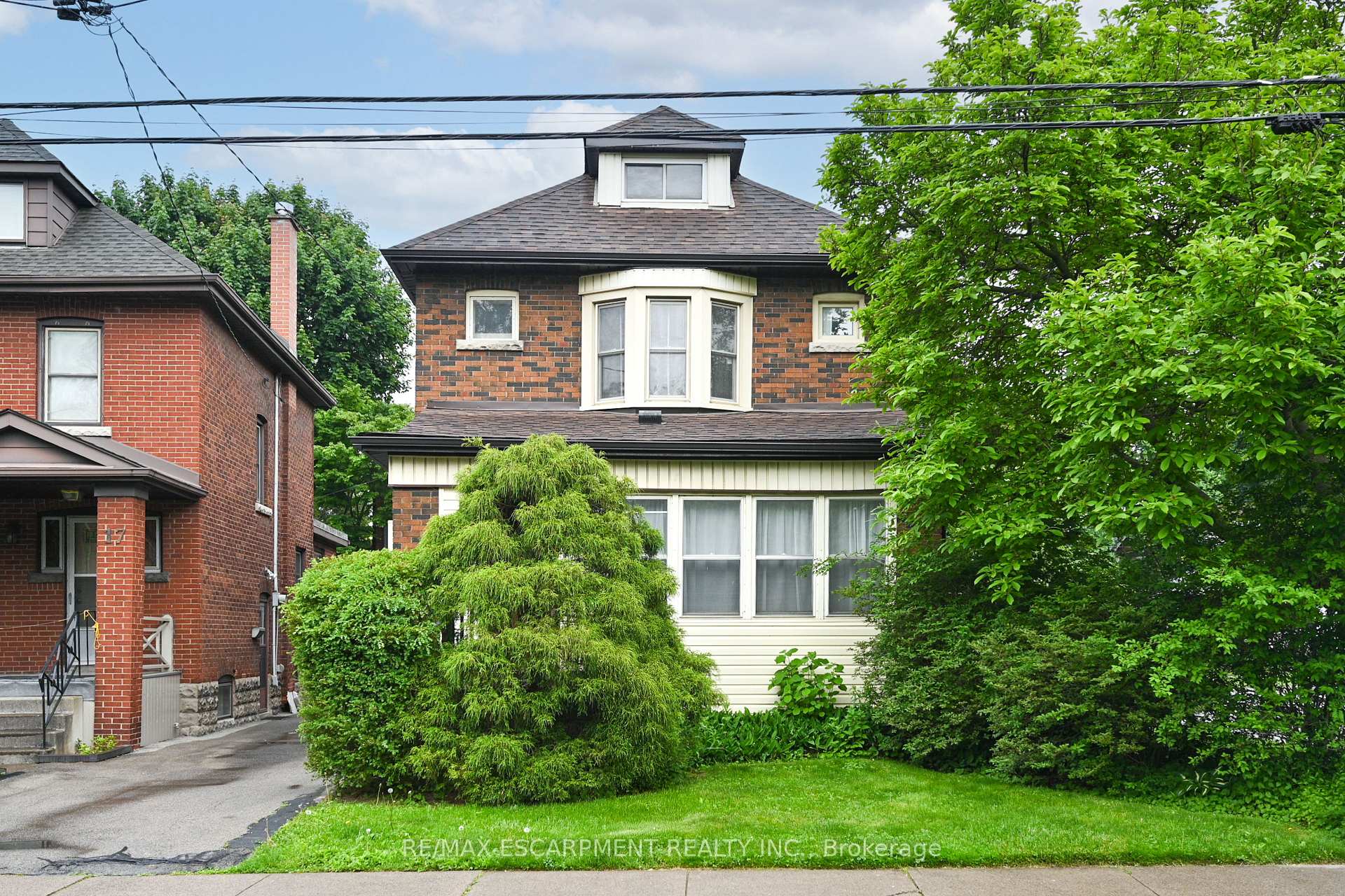 Front of 21 Paisley Avenue S