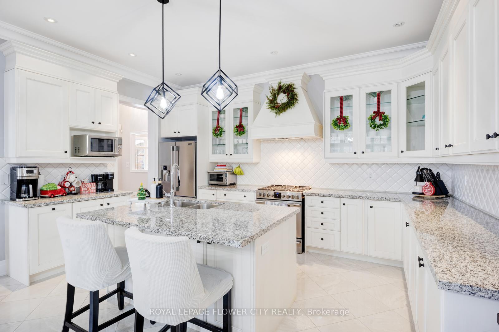 Photo 5 of 25 Belladonna Circle, Brampton, Toronto Gore Rural Estate — HOMEH