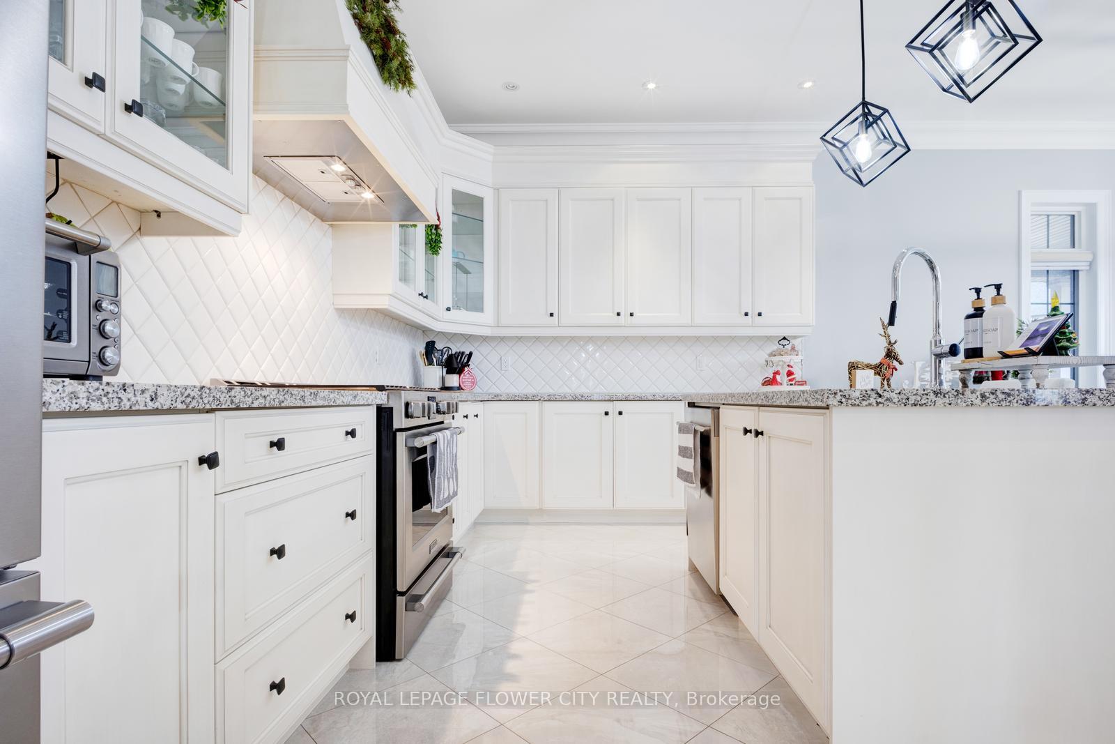 Photo 6 of 25 Belladonna Circle, Brampton, Toronto Gore Rural Estate — HOMEH