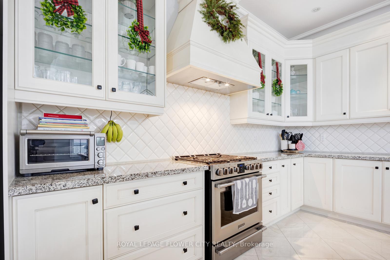 Photo 7 of 25 Belladonna Circle, Brampton, Toronto Gore Rural Estate — HOMEH