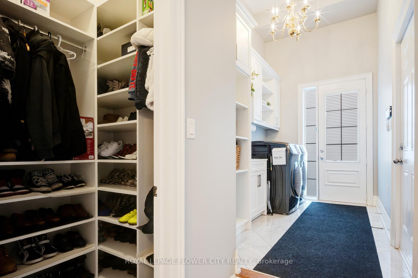 Photo 15 of 25 Belladonna Circle, Brampton, Toronto Gore Rural Estate — HOMEH