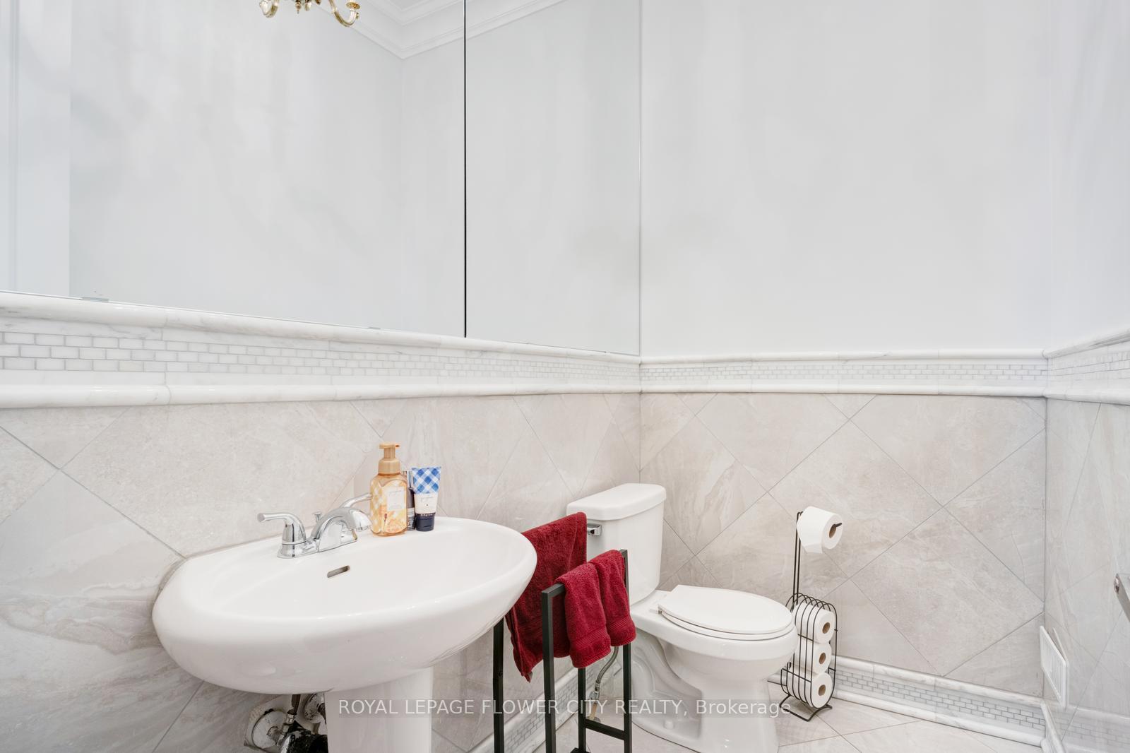 Photo 16 of 25 Belladonna Circle, Brampton, Toronto Gore Rural Estate — HOMEH