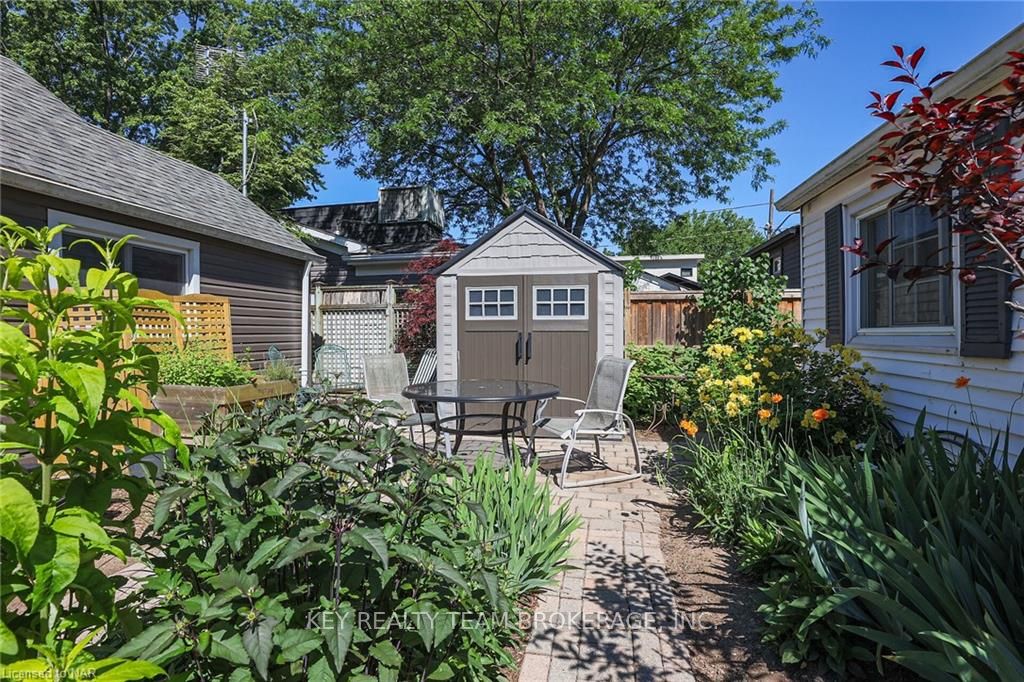 Photo 3 of 5-5 1/2 Abbey Avenue, St. Catharines, Port Dalhousie — HOMEH