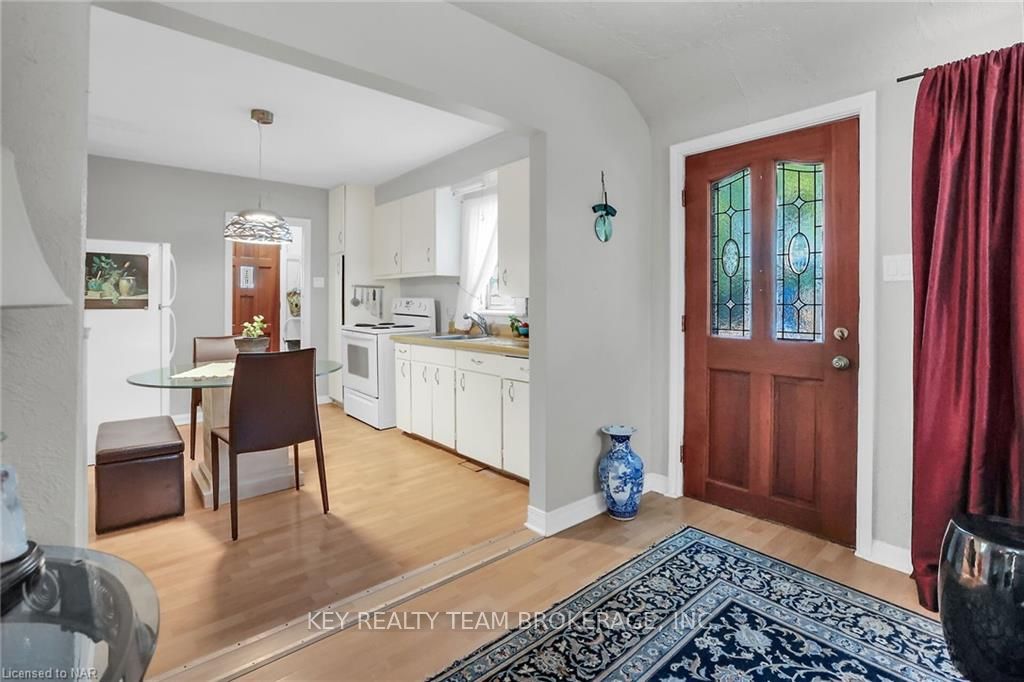 Photo 6 of 5-5 1/2 Abbey Avenue, St. Catharines, Port Dalhousie — HOMEH