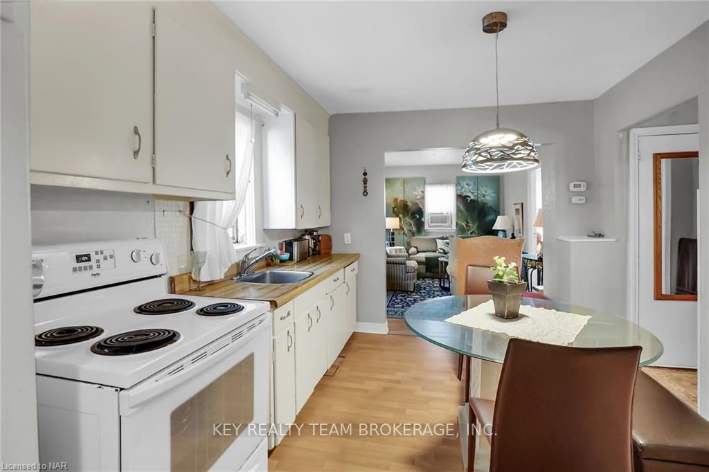 Photo 7 of 5-5 1/2 Abbey Avenue, St. Catharines, Port Dalhousie — HOMEH