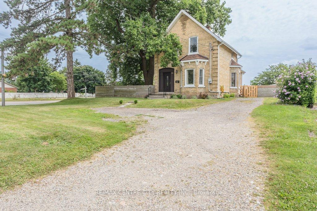 Photo 3 of 23 Fairview Avenue, St. Thomas — HOMEH