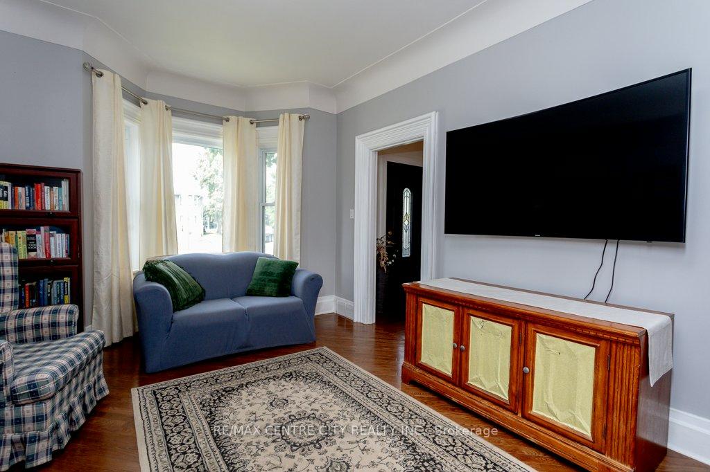 Photo 12 of 23 Fairview Avenue, St. Thomas — HOMEH