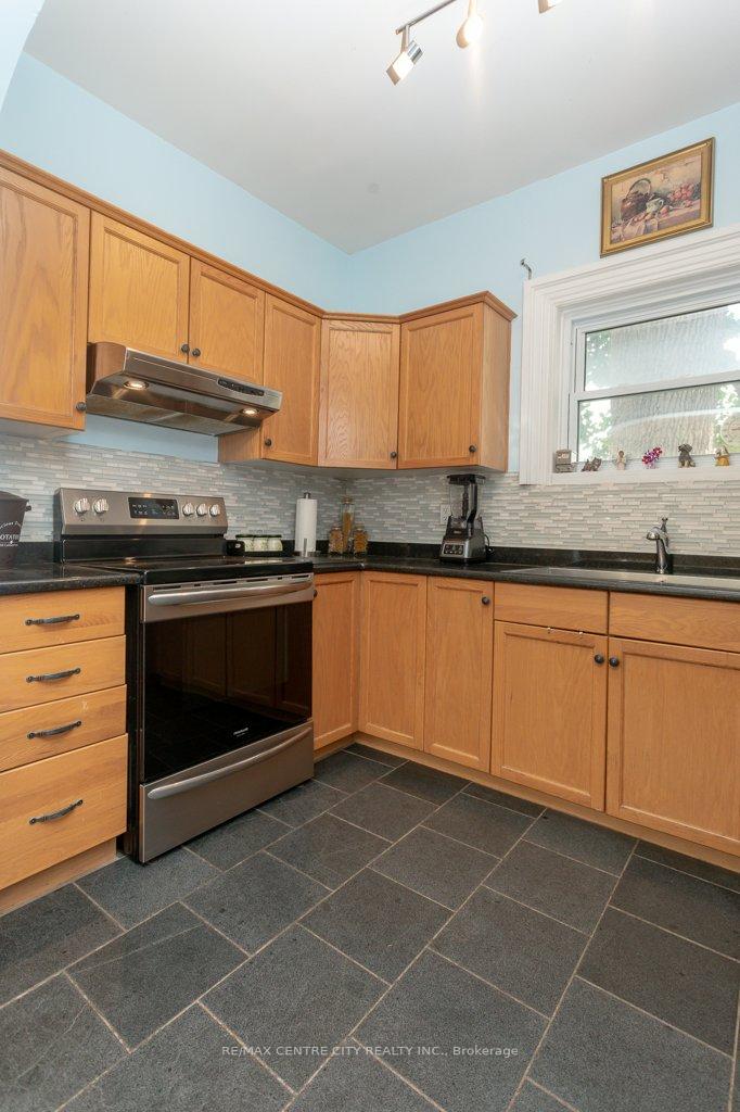 Photo 13 of 23 Fairview Avenue, St. Thomas — HOMEH