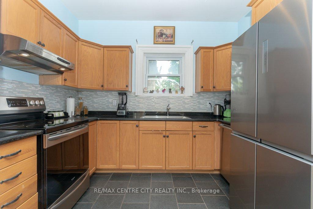 Photo 15 of 23 Fairview Avenue, St. Thomas — HOMEH