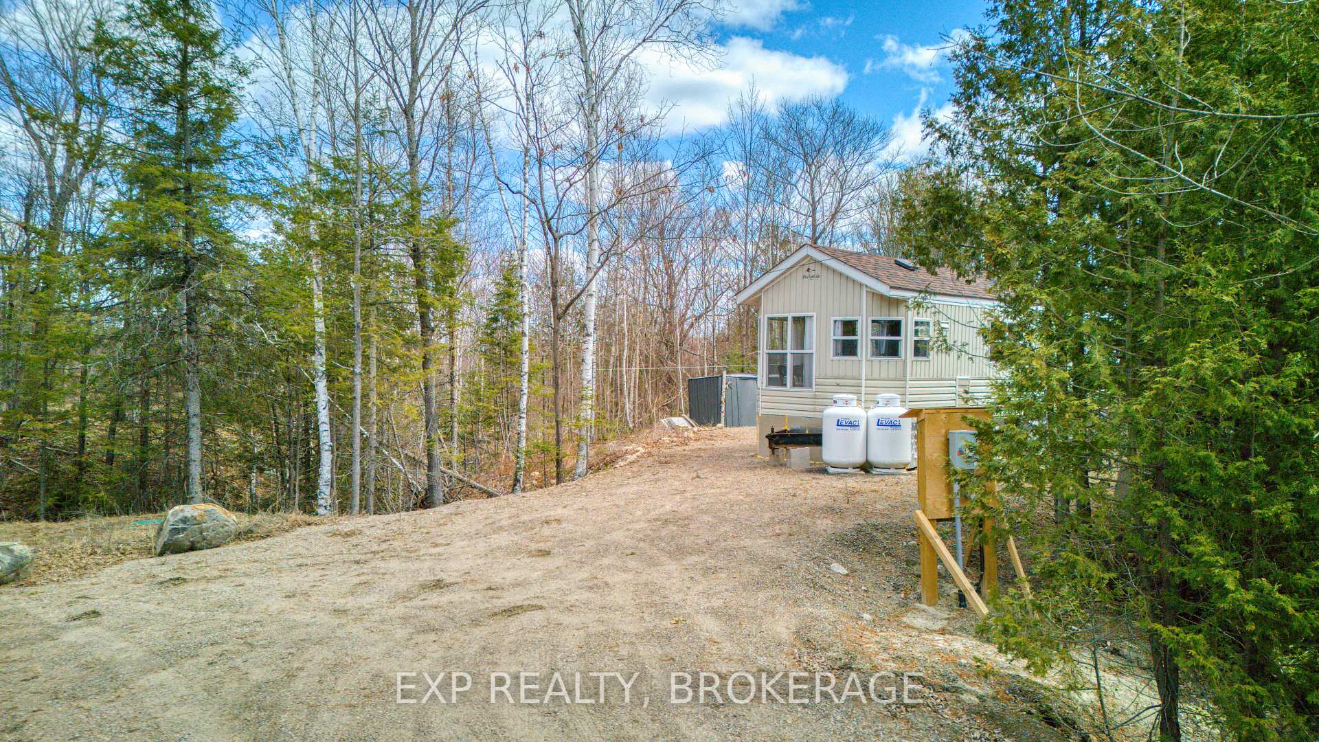 Photo 3 of 11579 Road 509 N, North Frontenac, Frontenac North — HOMEH