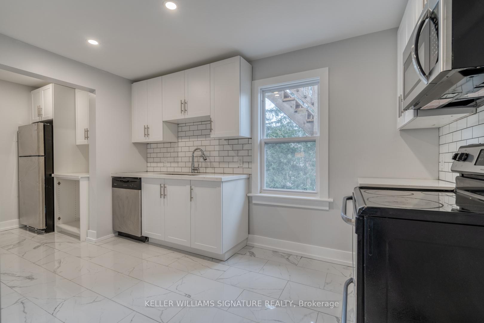 Photo 5 of 112 Leinster Avenue S, Hamilton, Stripley — HOMEH