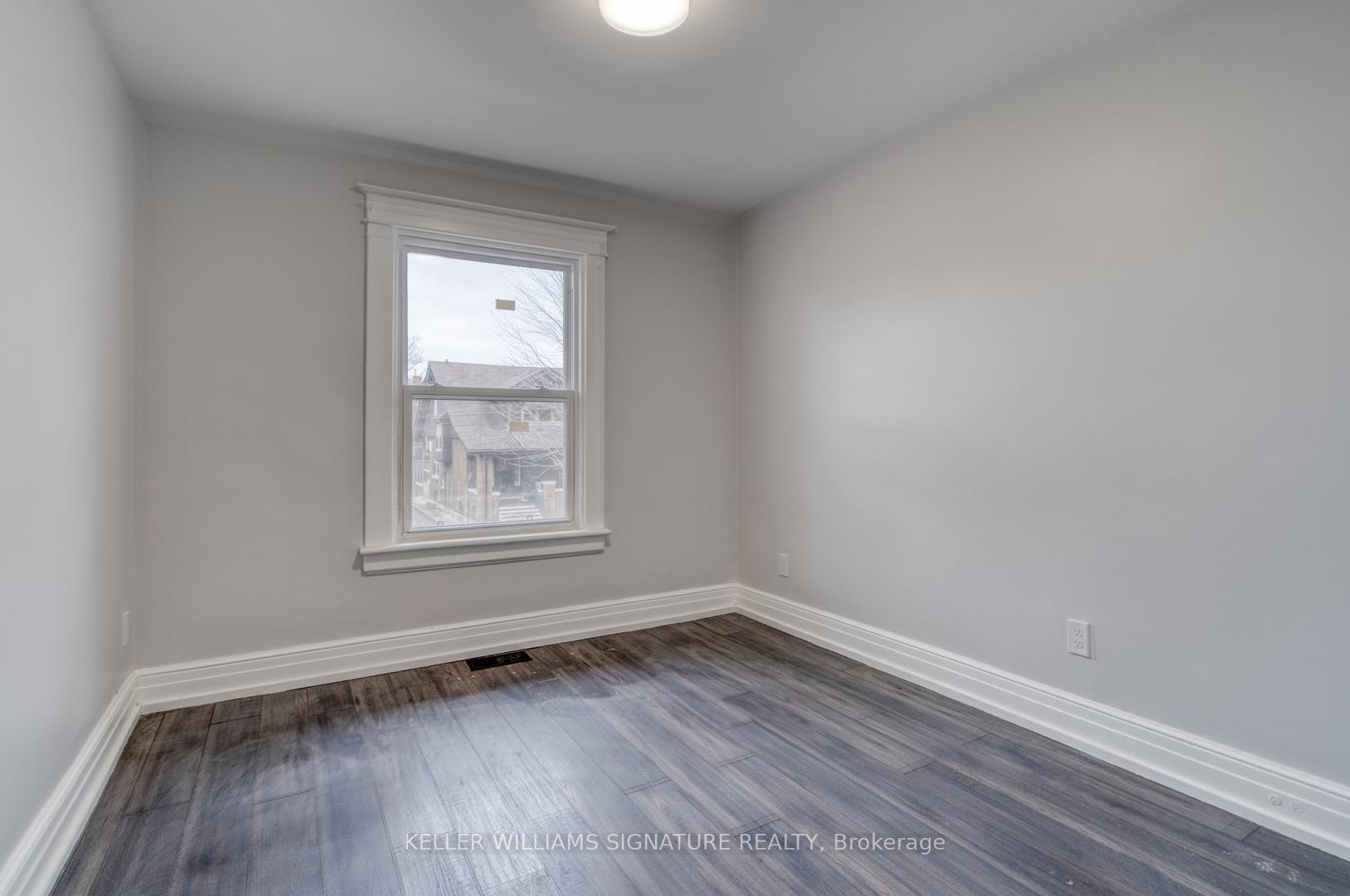 Photo 7 of 112 Leinster Avenue S, Hamilton, Stripley — HOMEH